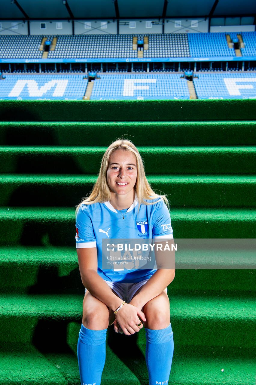 Malmö FF presenterar Courtney Nevin som ny spelare