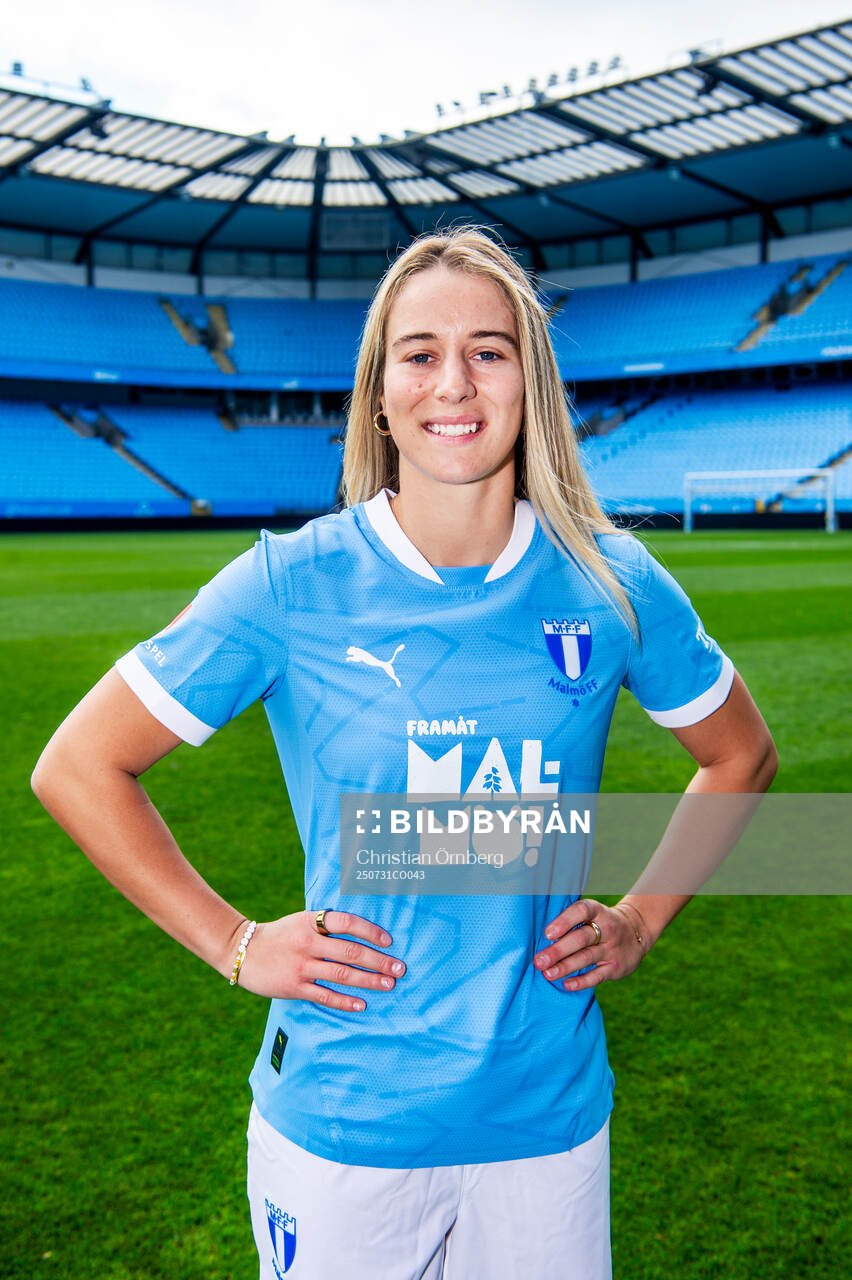 Malmö FF presenterar Courtney Nevin som ny spelare