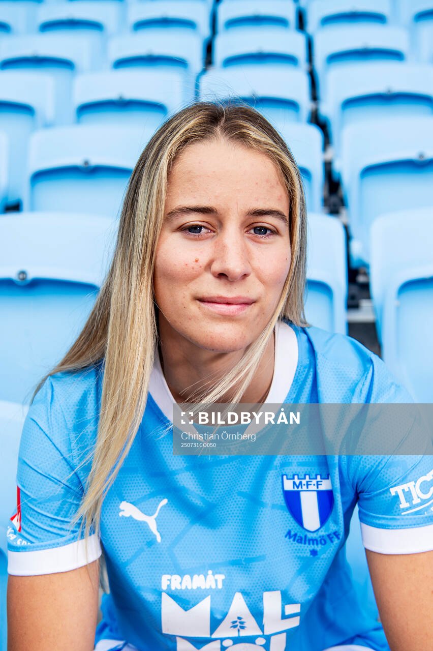 Malmö FF presenterar Courtney Nevin som ny spelare