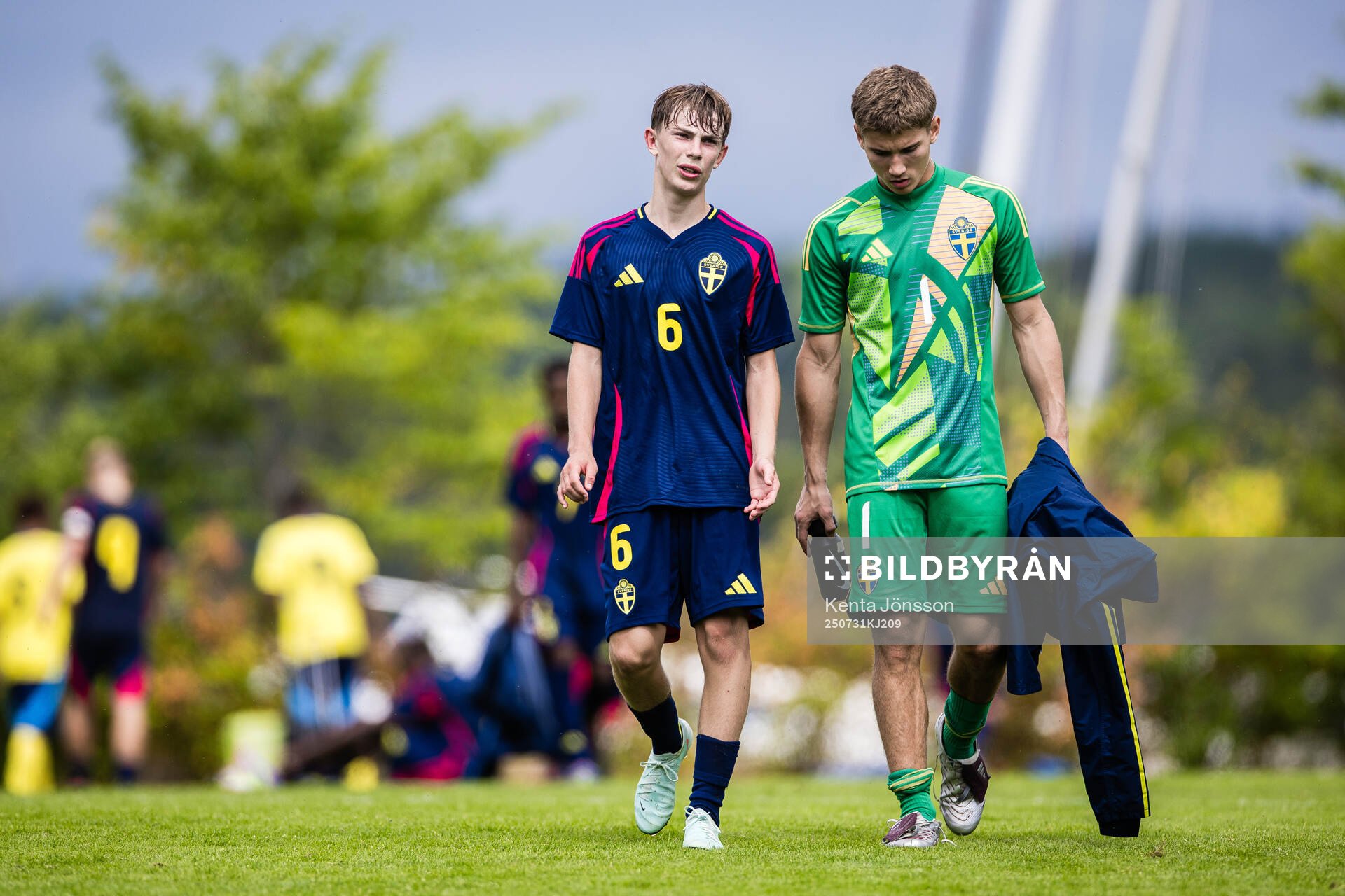 Oskar Åkewall och målvakt Isak Nordén