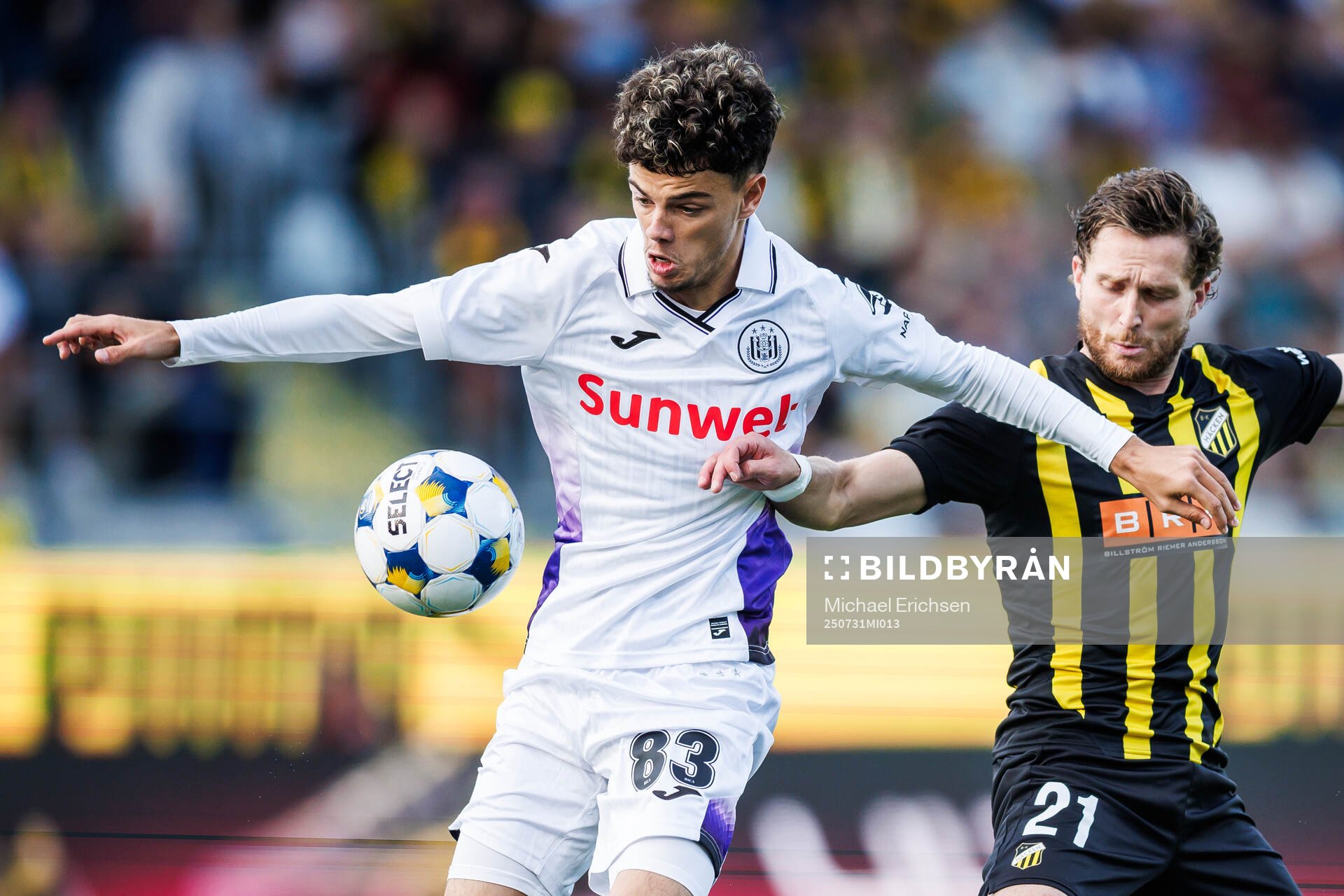 Tristan Degreef of Anderlecht and Adam Lundkvist of Häcken
