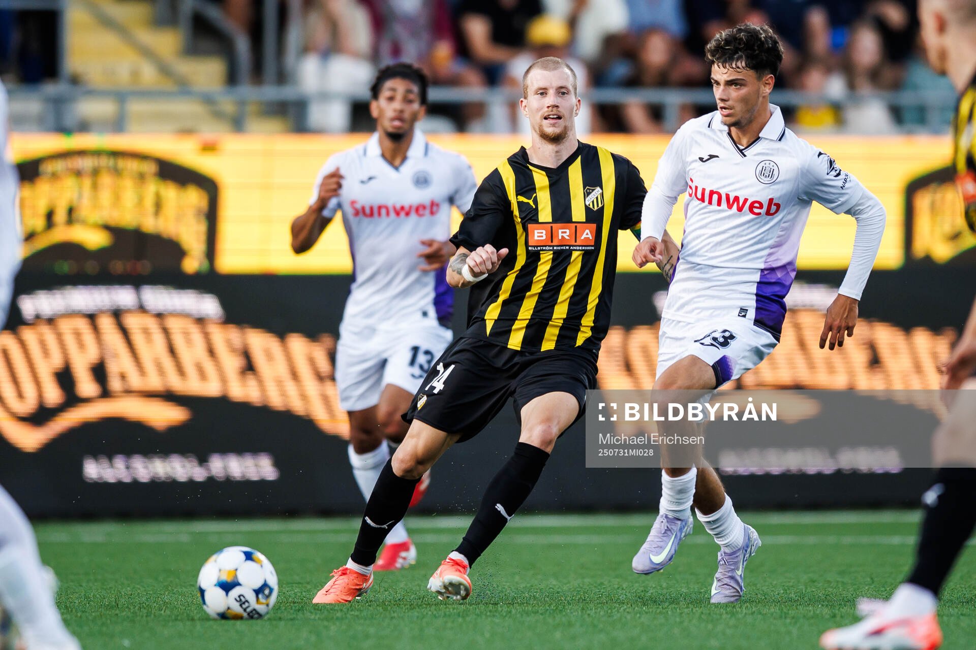 Simon Gustafson of Häcken and Tristan Degreef of Anderlecht