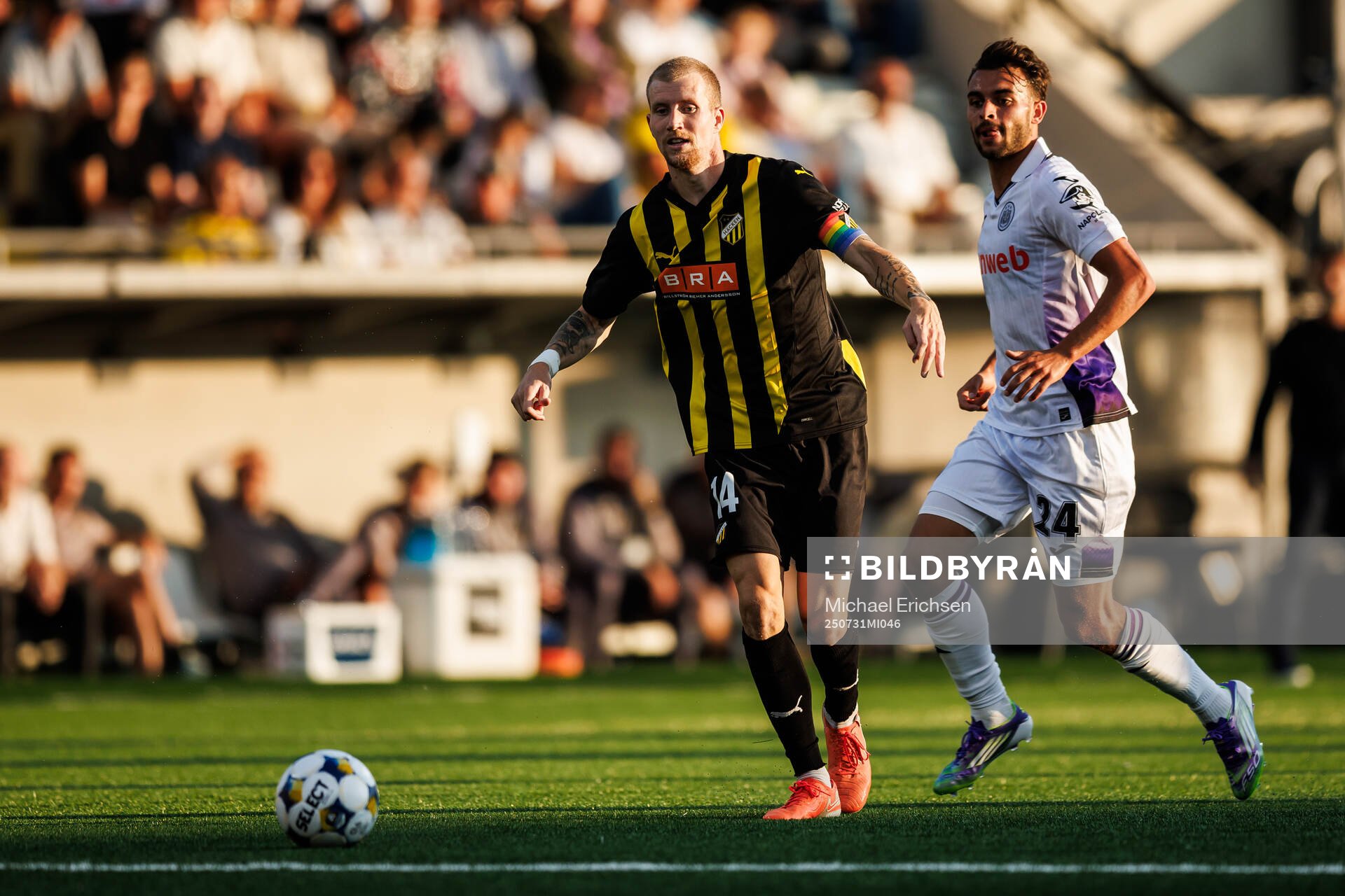 Simon Gustafson of Häcken and Enric Llansana of Anderlecht