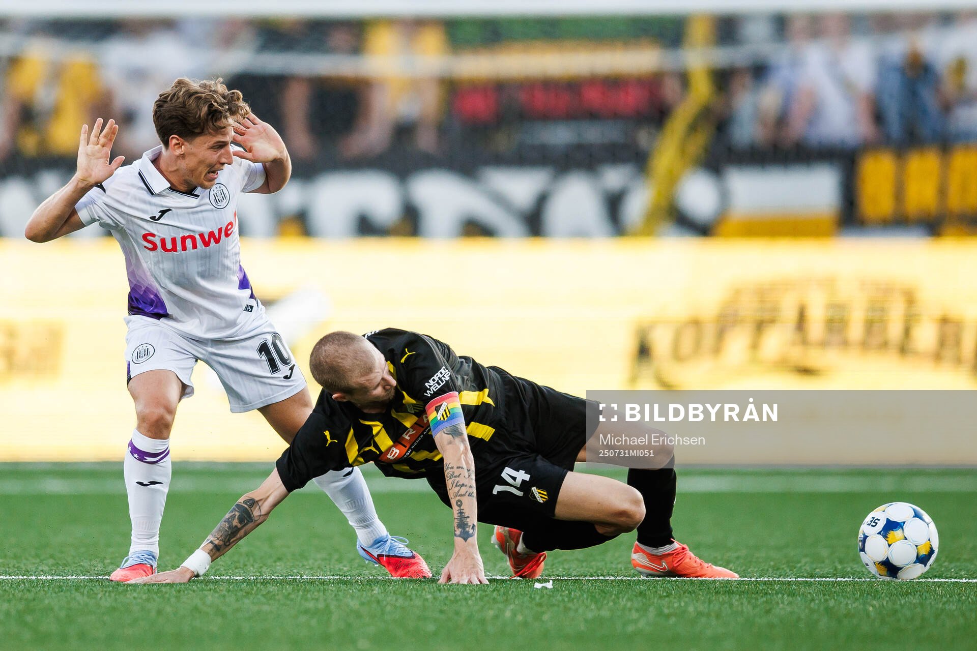 Yari Verschaeren of Anderlecht and Simon Gustafson of