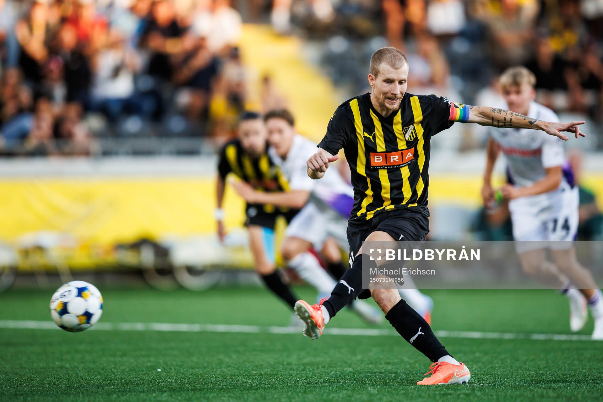 Simon Gustafson of Häcken scores the 2-1 goal
