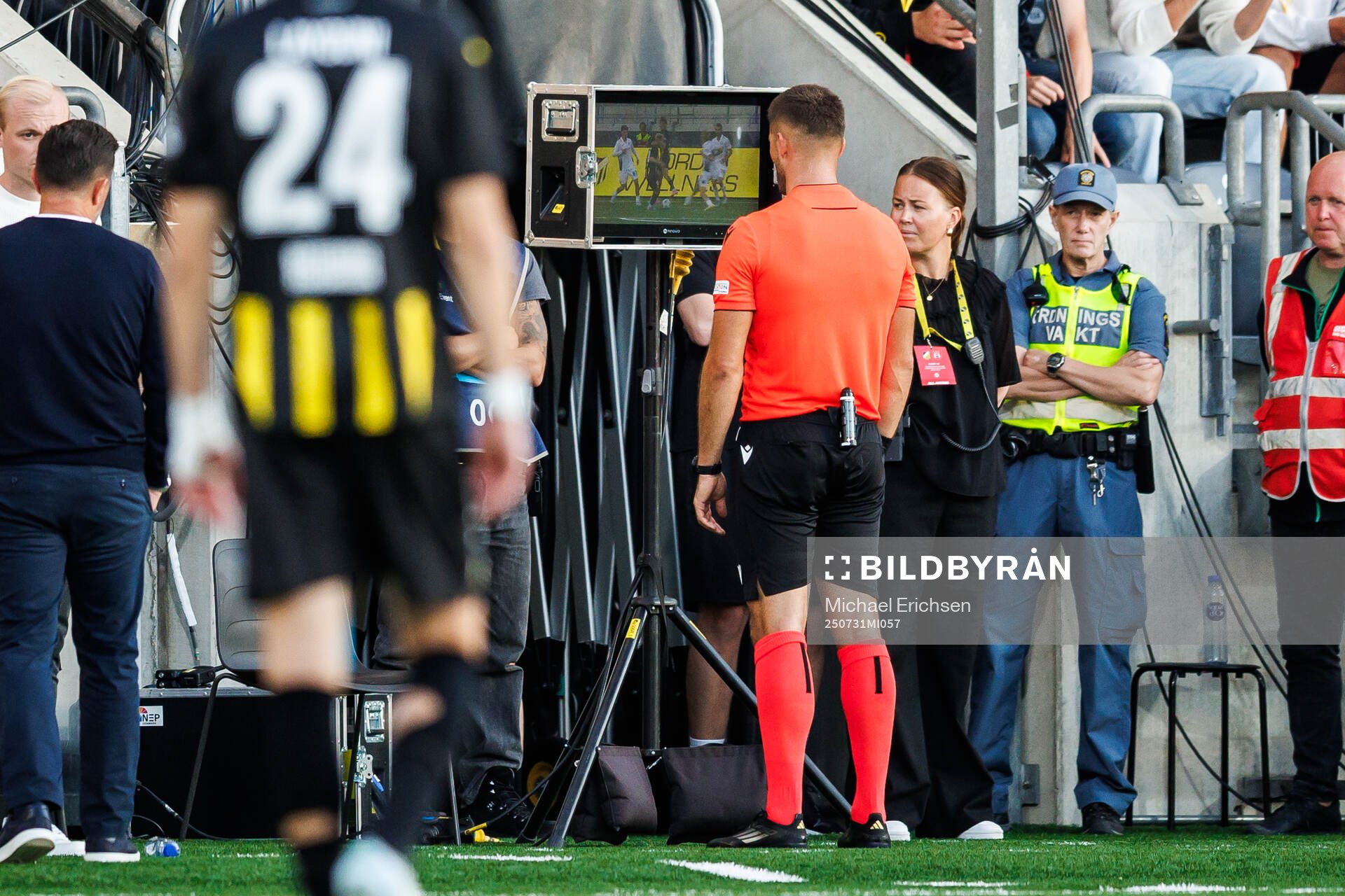 Referee Patrik Kolaric checks the VAR-screen