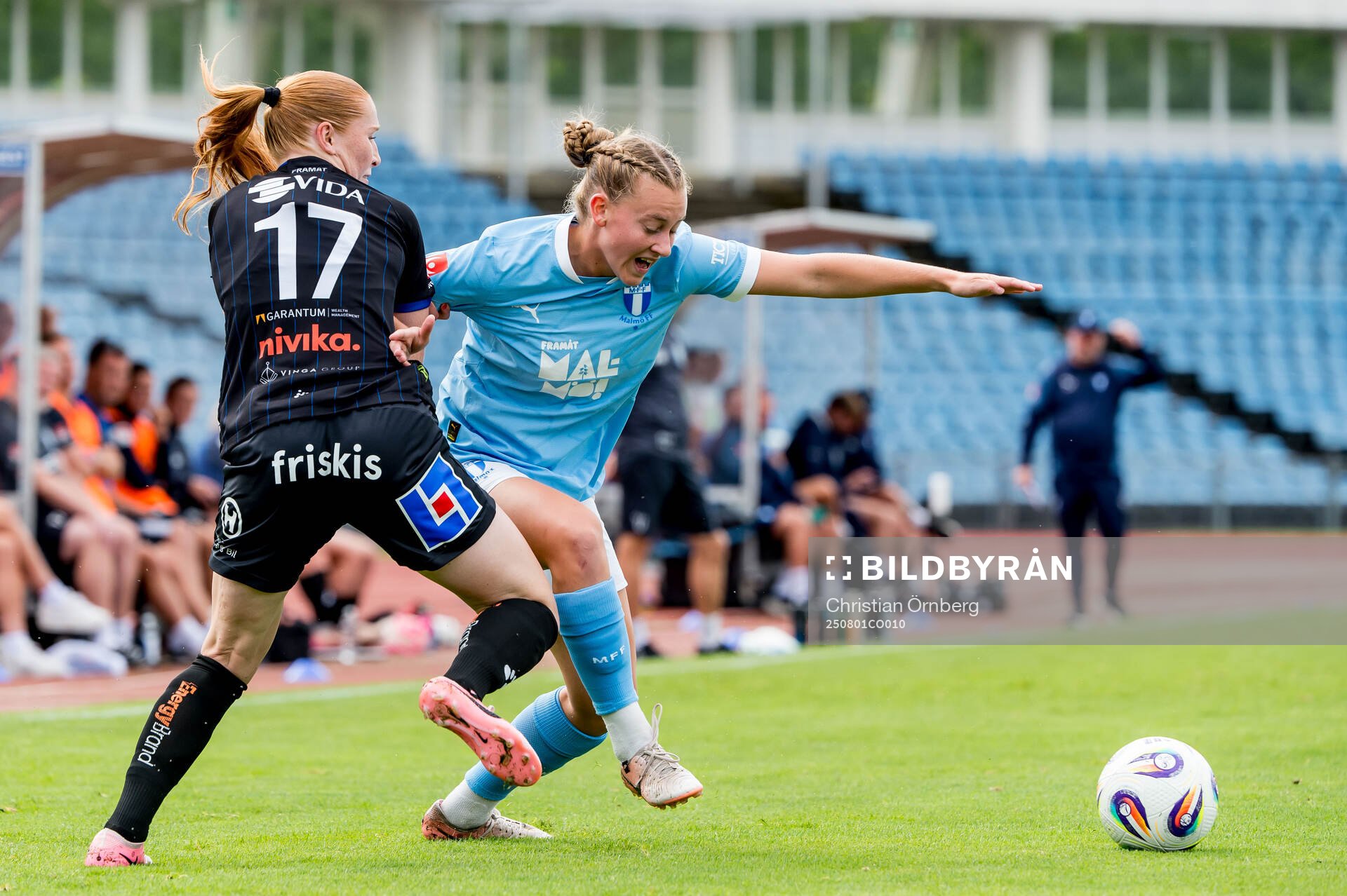 Växjö DFFs Tilde Johansson och Malmö FFs Agnes