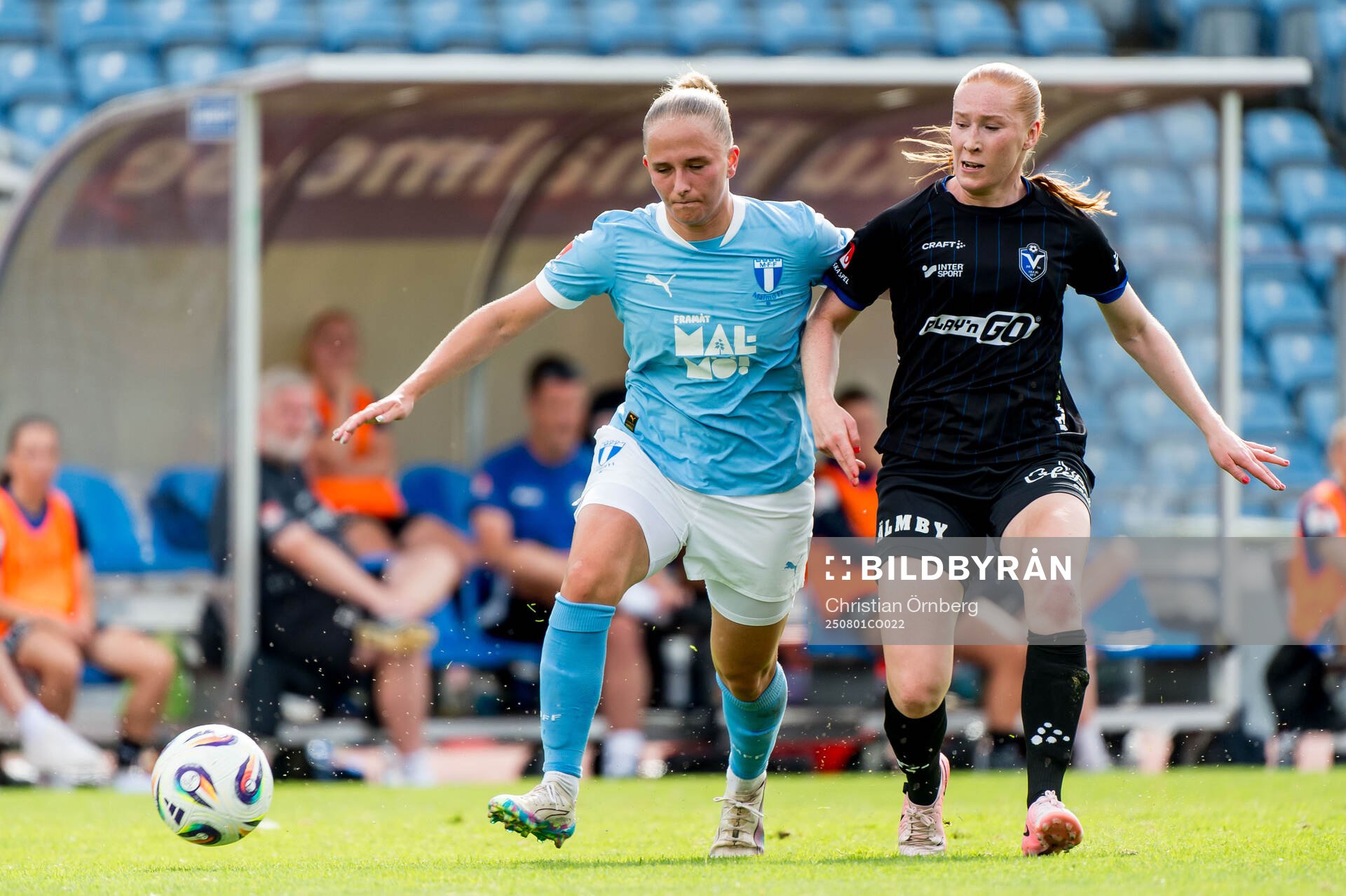 Malmö FFs Tuva Skoog och Växjö DFFs Tilde Johansson