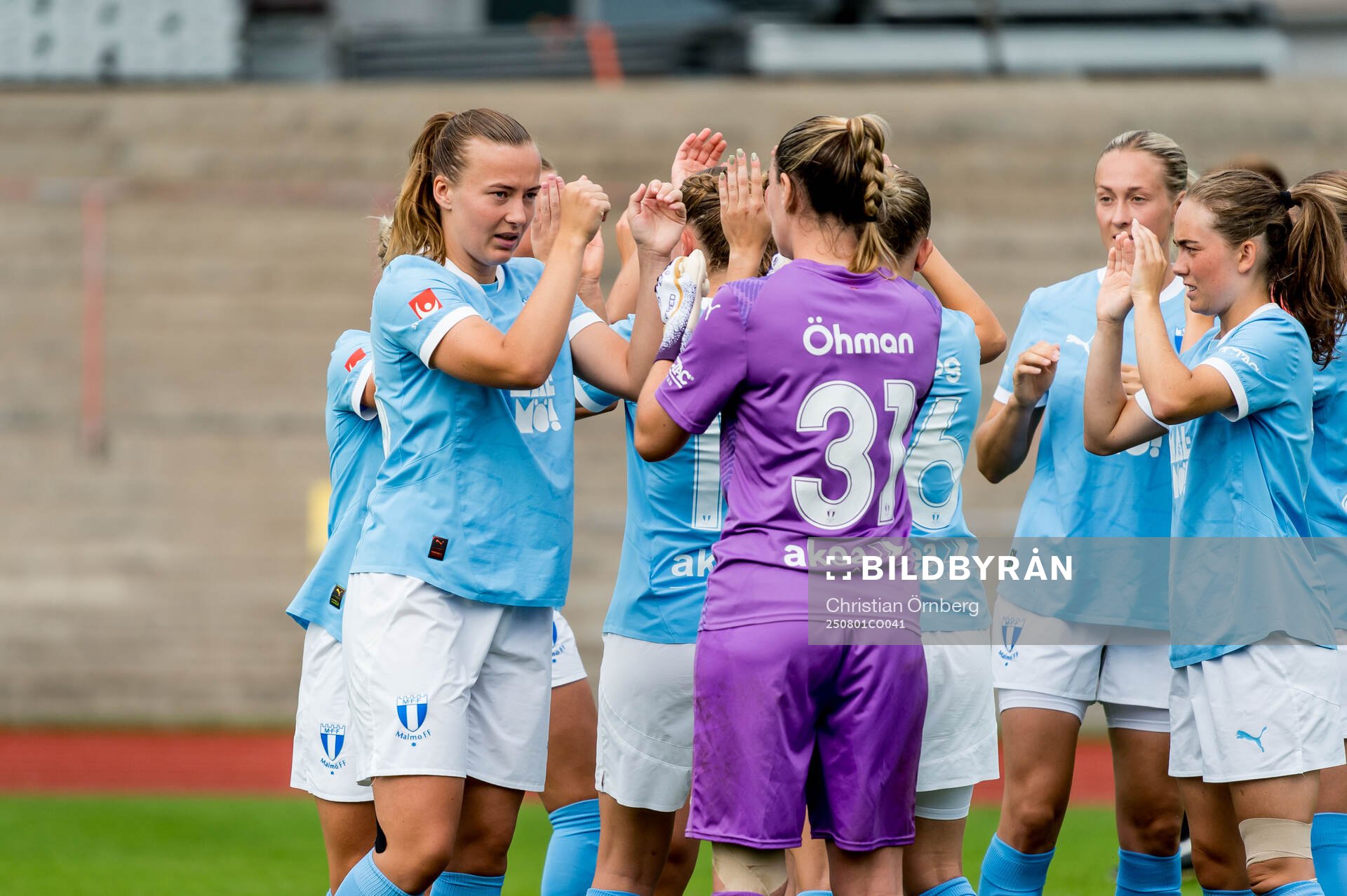 Malmö FFs Sara Kanutte Sørensen Fornes och målvakt Moa