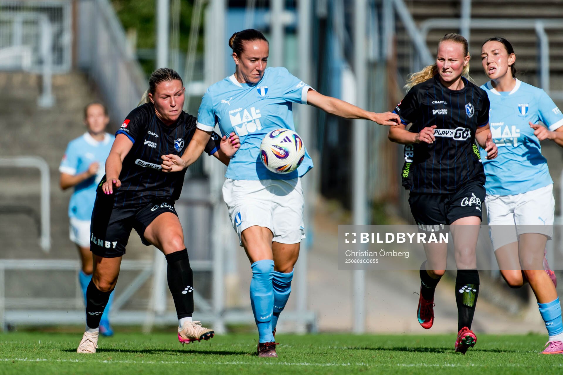 Malmö FFs Anna Plantin och Växjö DFFs Elvira Hammarbäck
