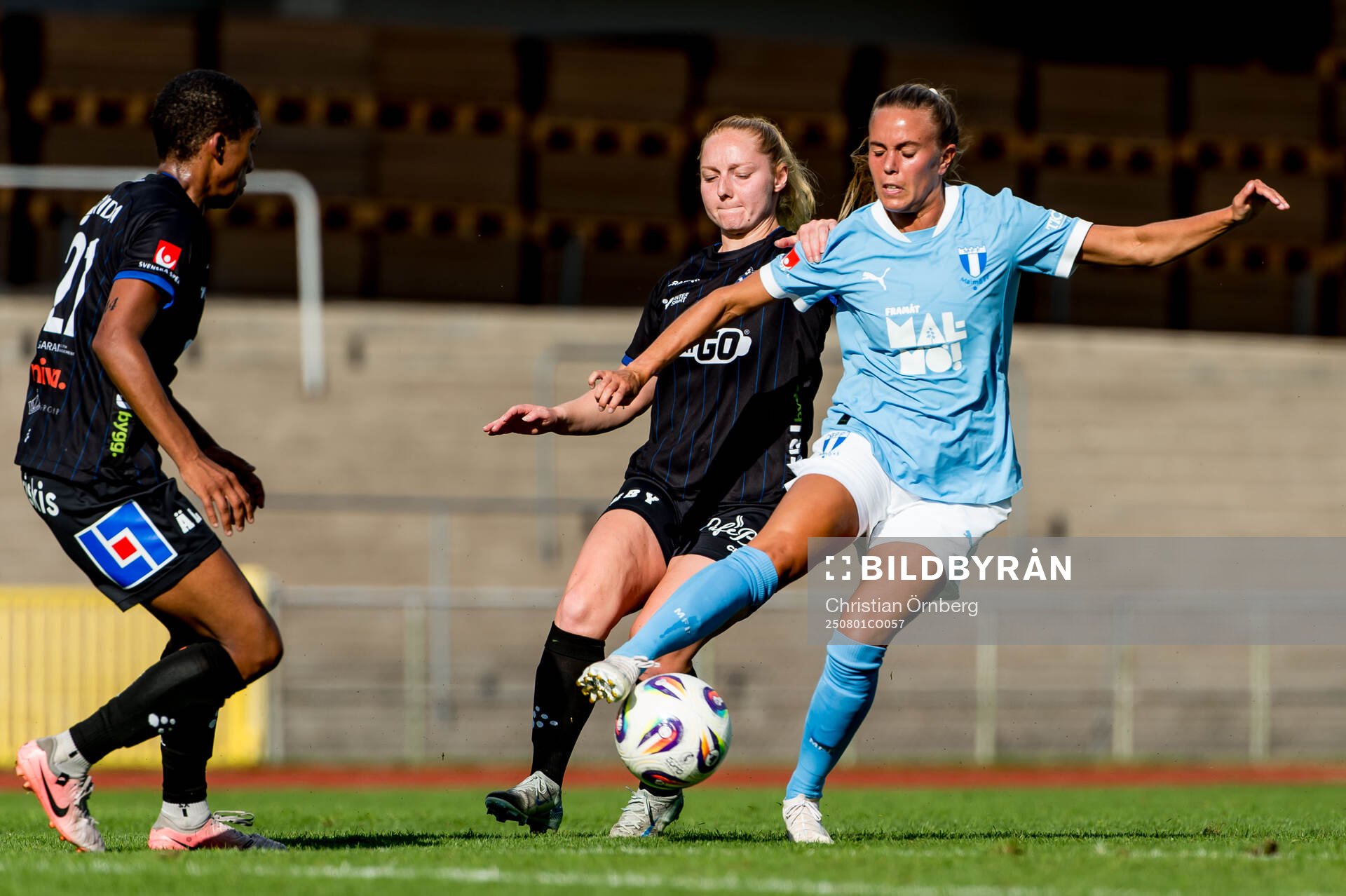 Malmö FFs Elin Björklund och Växjö DFFs Sophia