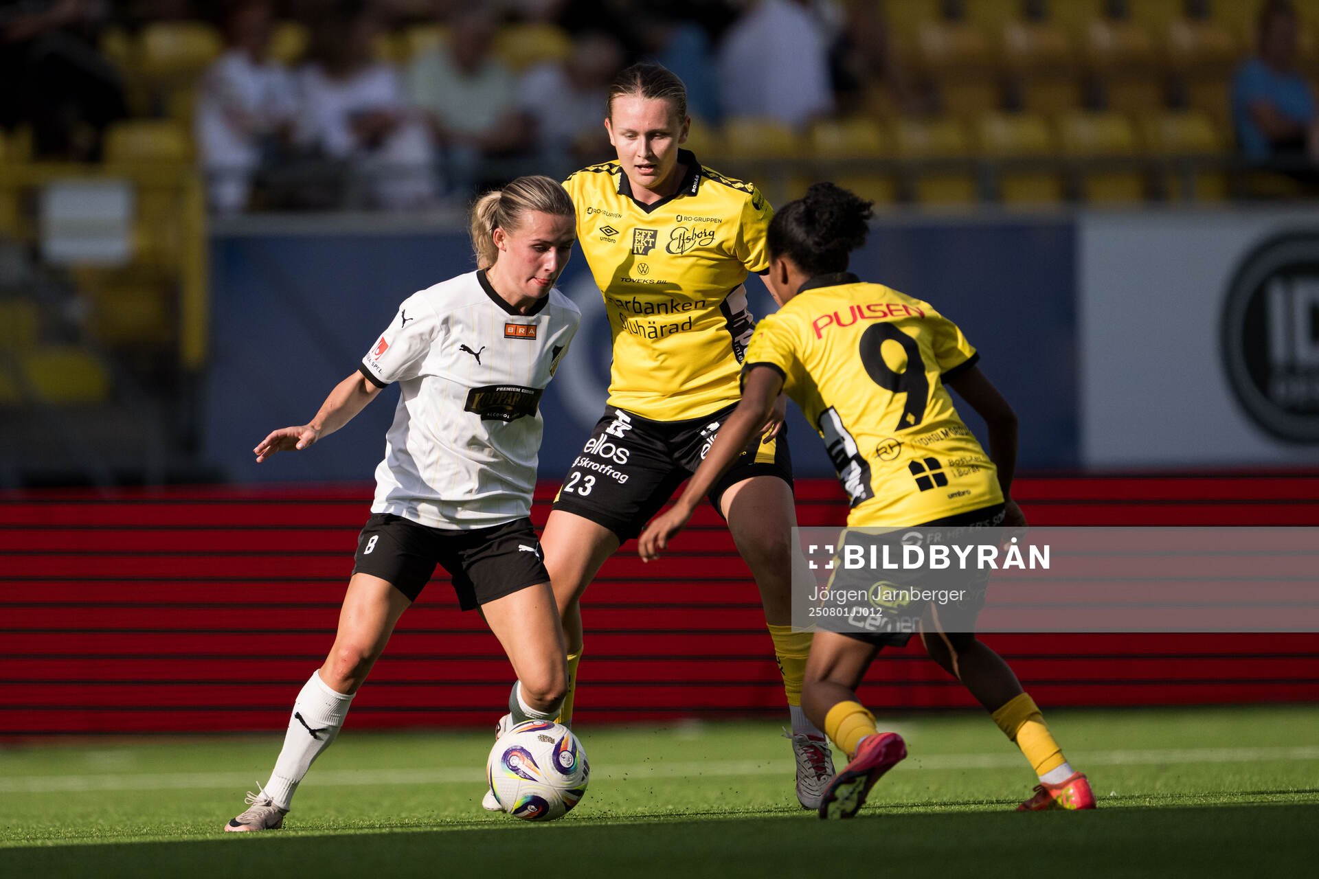 Häckens Nathalie Staaf och Elfsborgs Ellen Nilsson