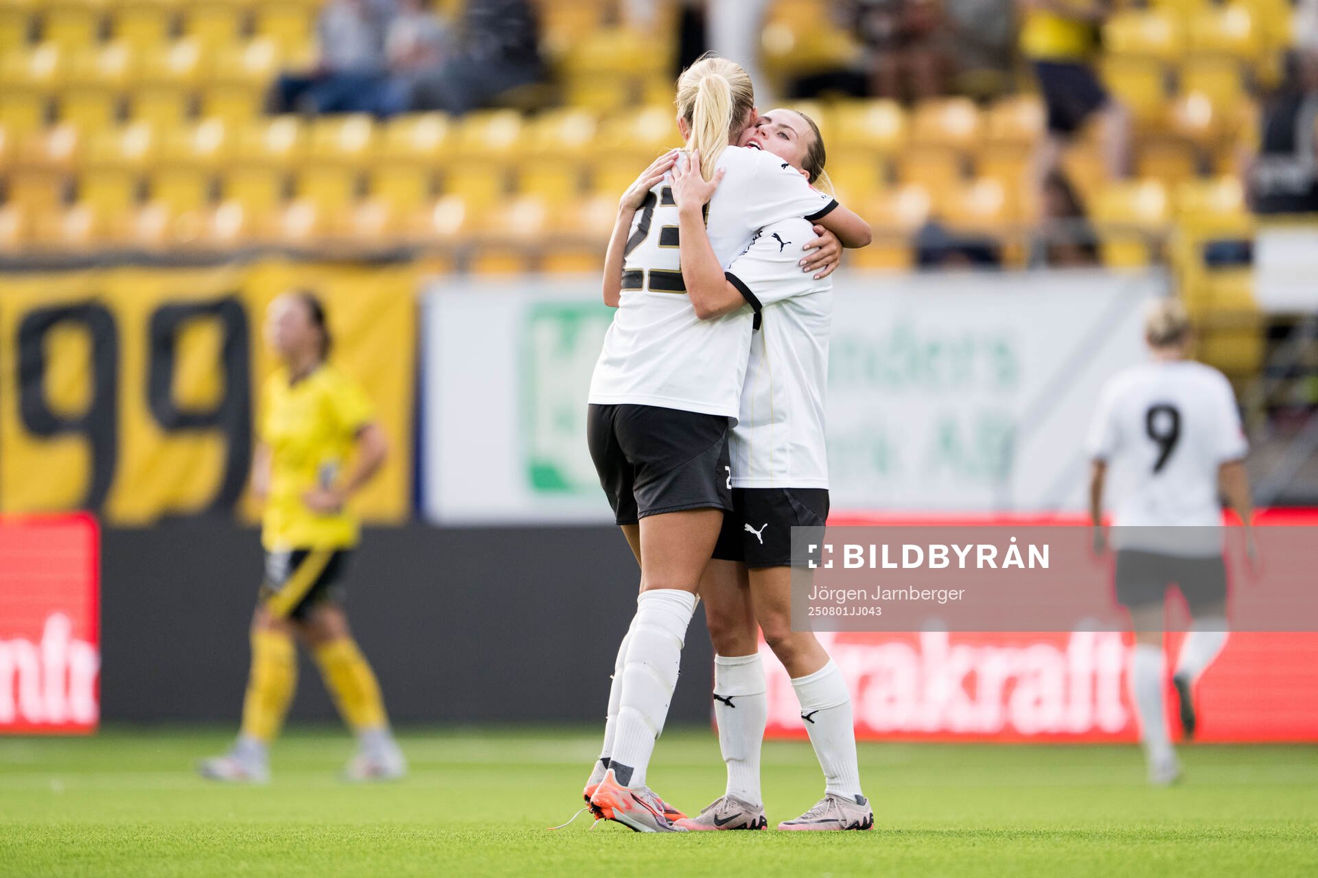 Häckens Tess Olausson och Nathalie Staaf