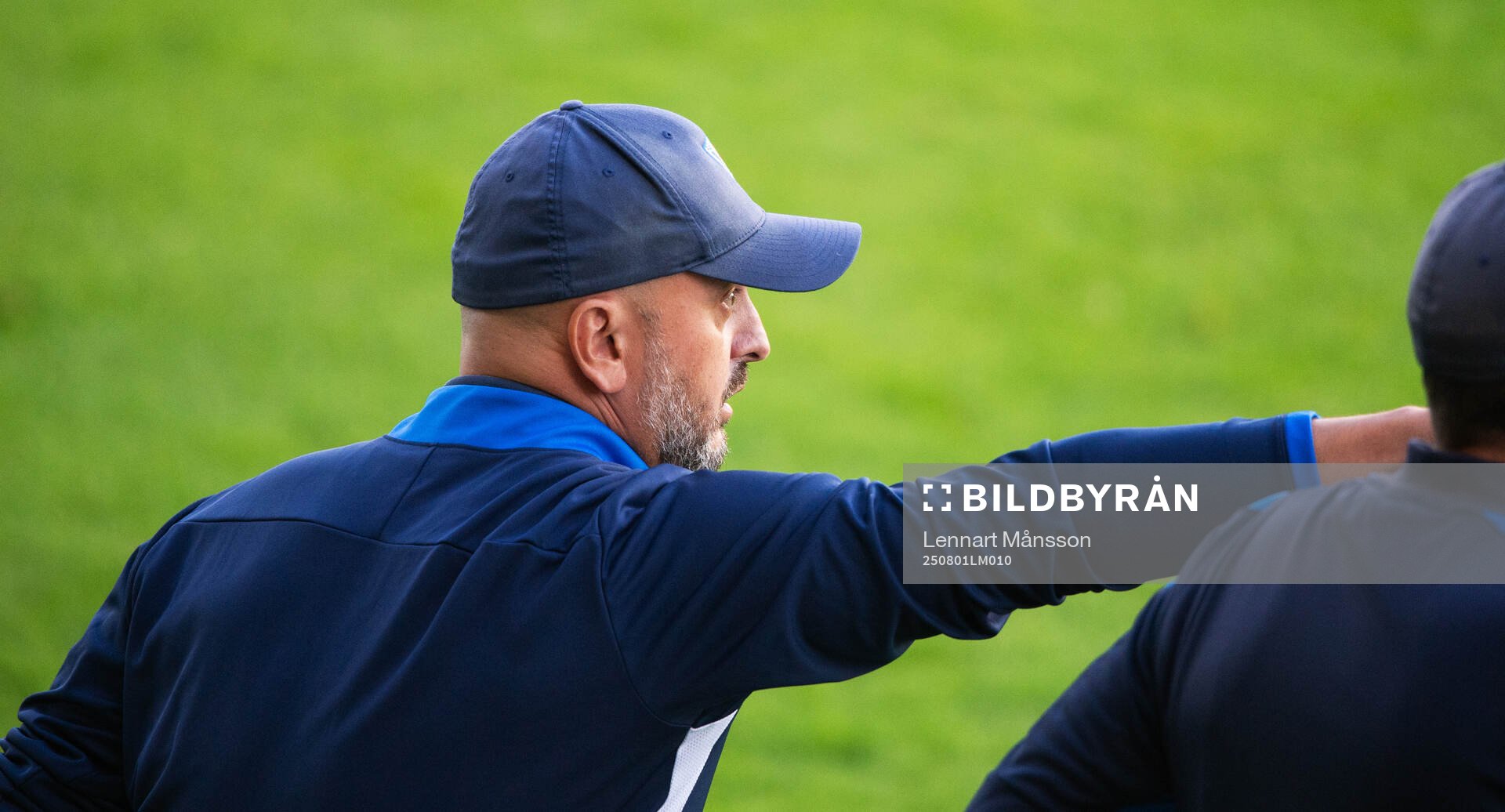 Balkans tränare Nebojsa Boban i matchen i division 2
