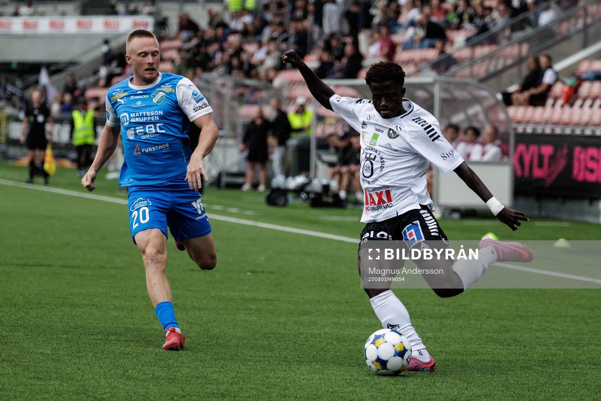 Oddevolds Adam Engelbrektsson och Örebros Blessing Asumang