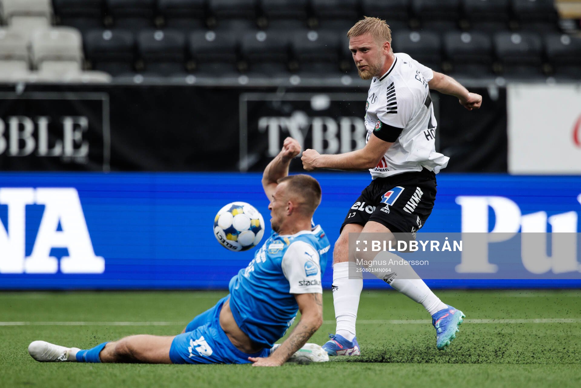 Oddevolds Jesper Merbom Adolfsson och Örebros Karl Holmberg