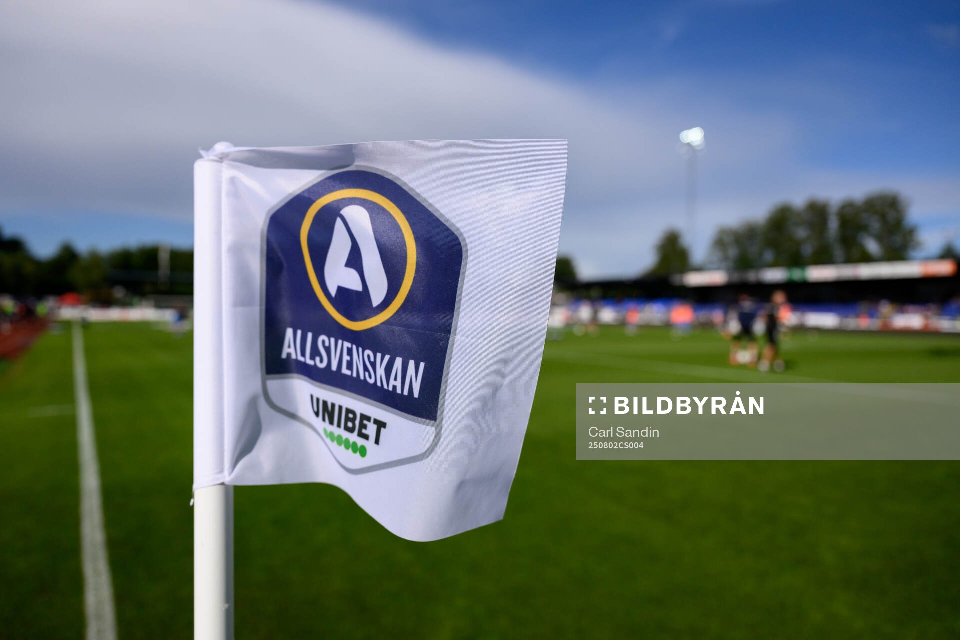 En hörnflagga med Allsvenskas emblem