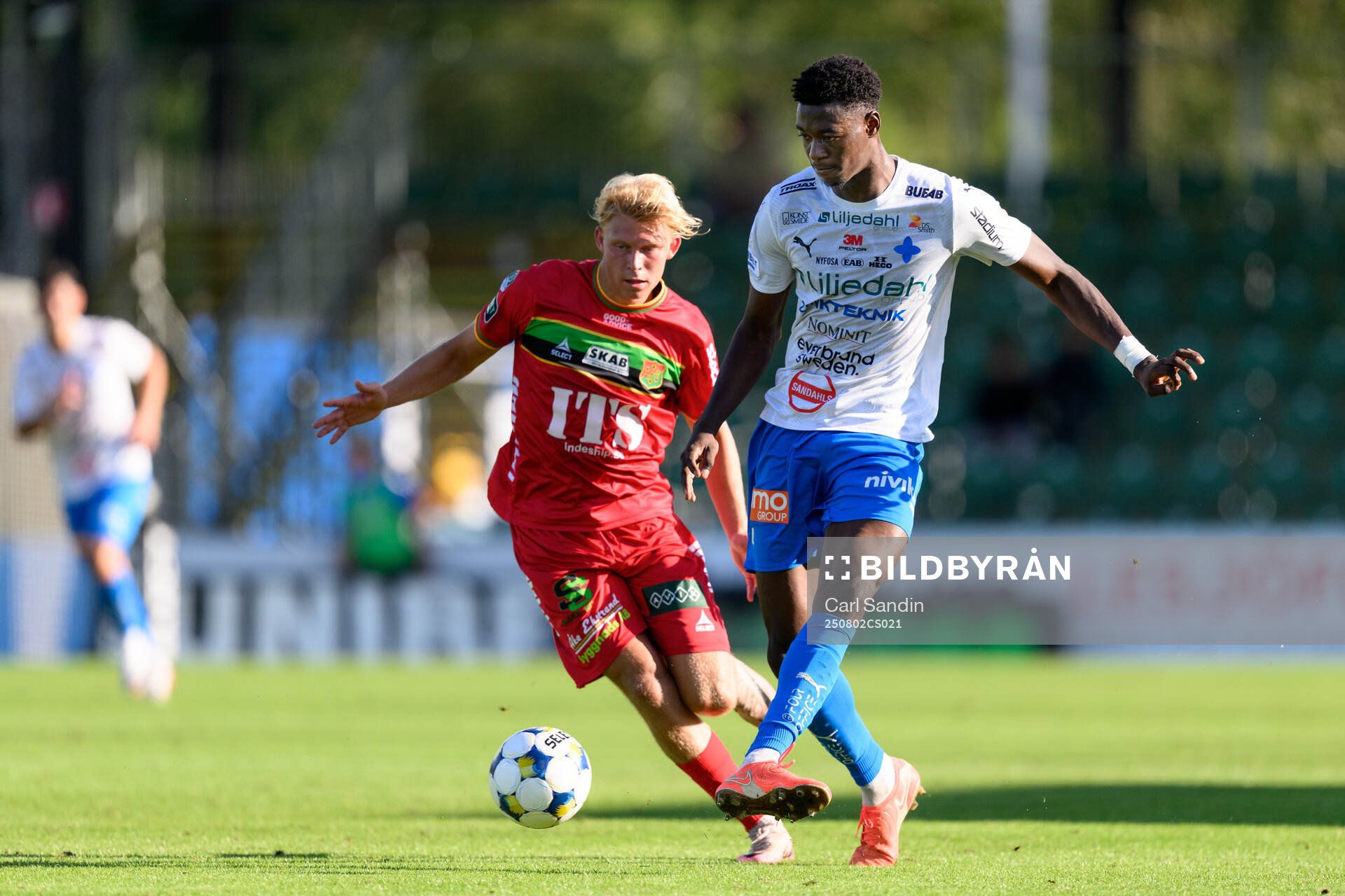 GAIS Rasmus Niklasson Petrovic och Värnamos Rufai Mohammed