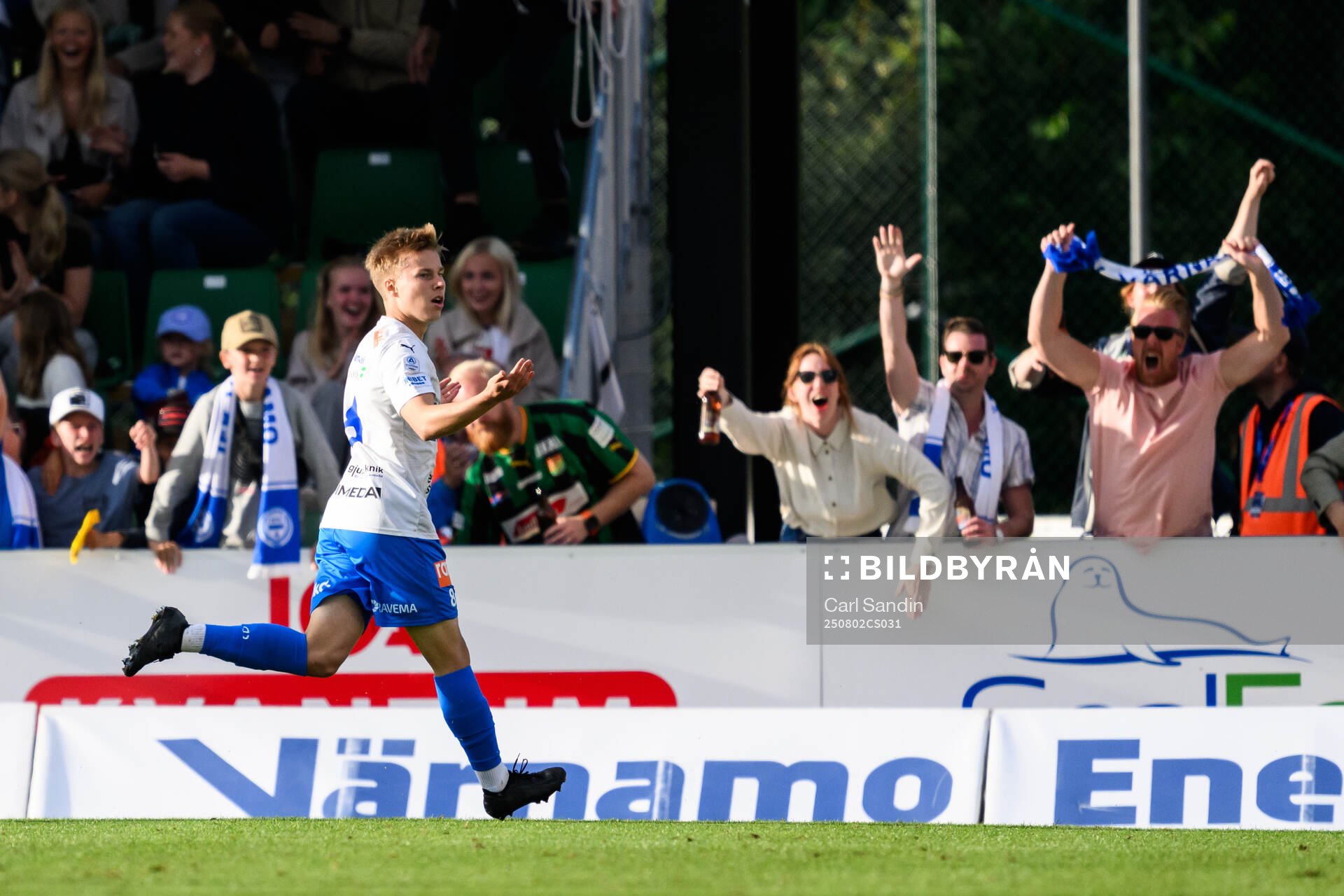 Värnamos Otso Liimatta jublar