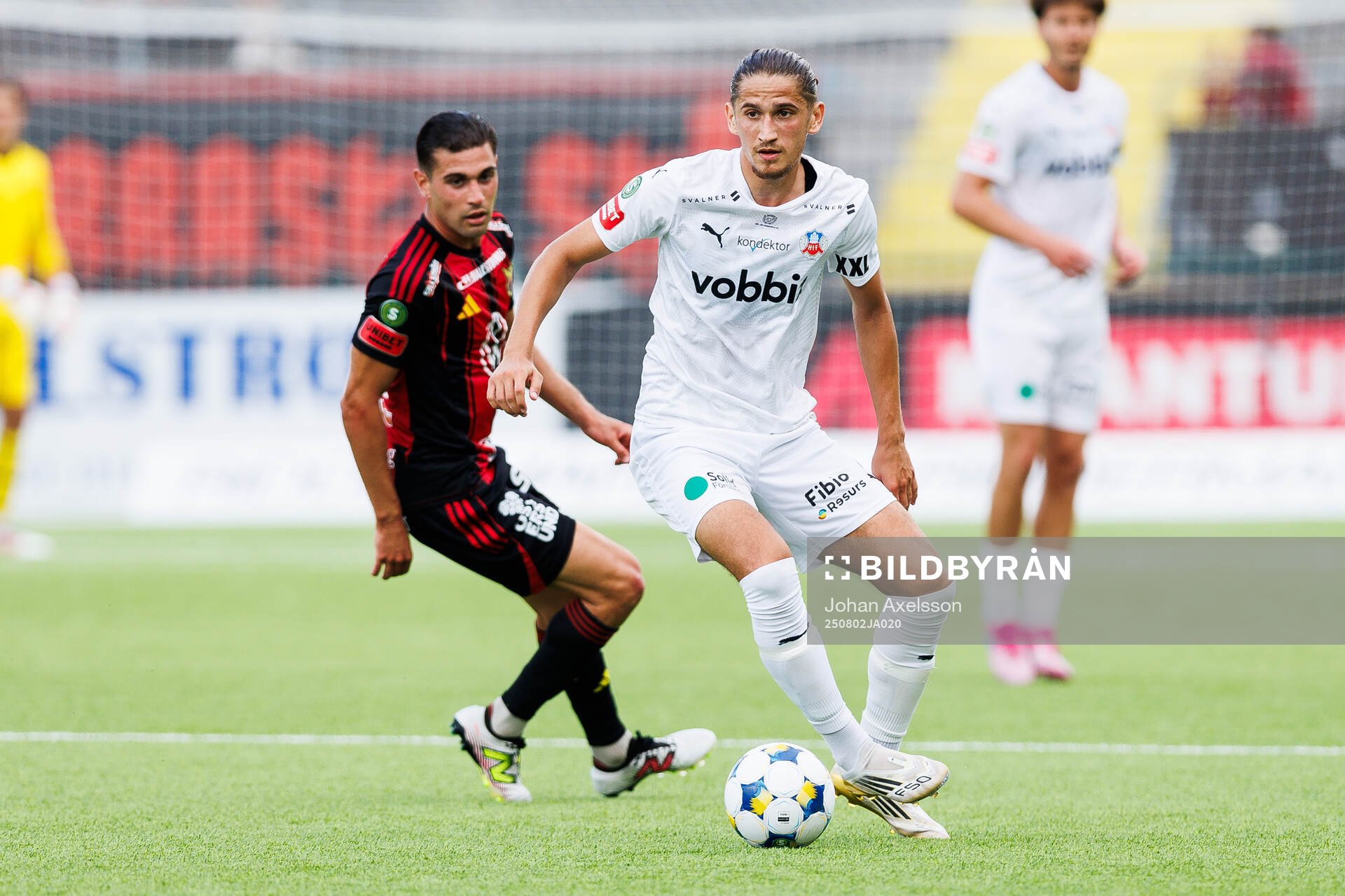 Helsingborgs Ervin Gigovic och Östersunds Ahmed Bonnah