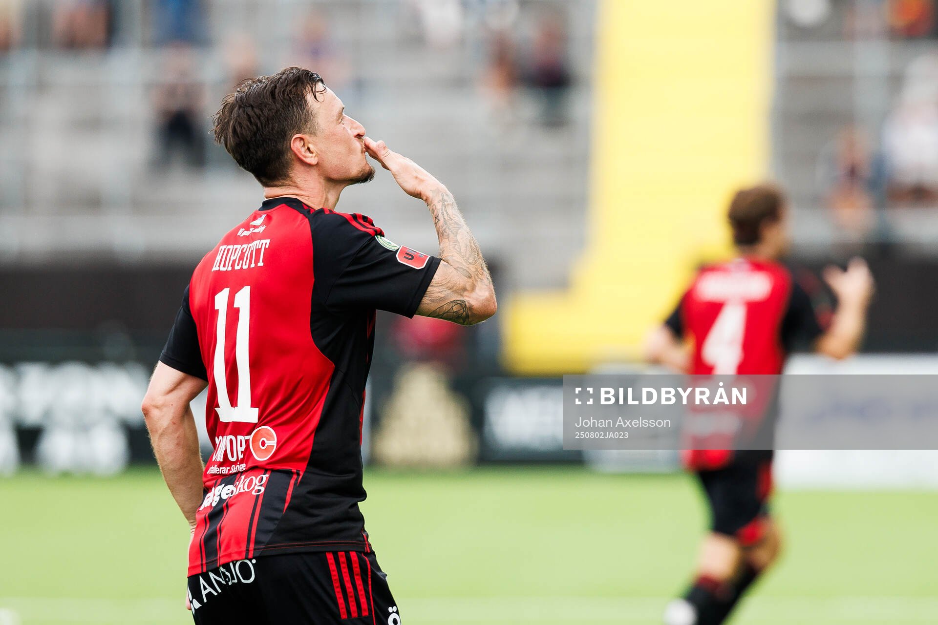 Östersunds Jamie Ryan Hopcutt jublar