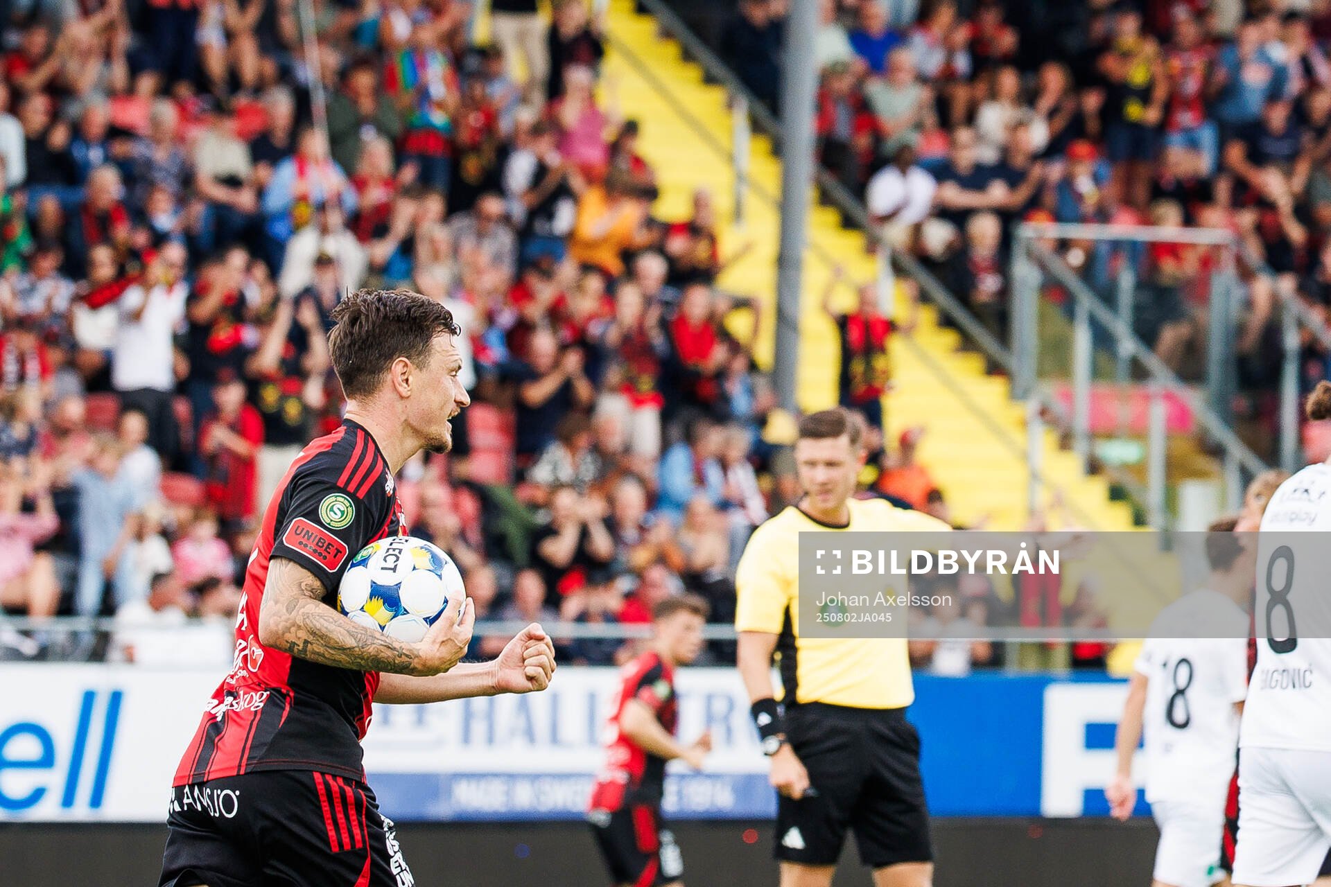 Östersunds Jamie Ryan Hopcutt jublar