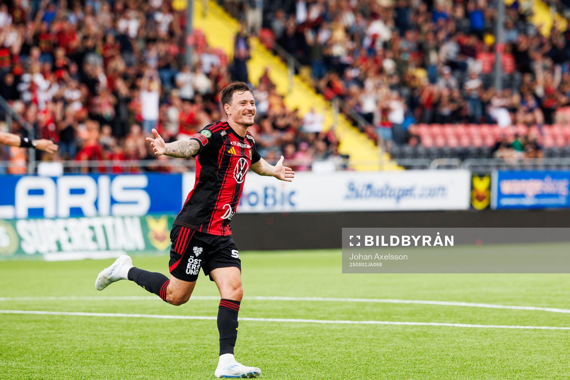 Östersunds Jamie Ryan Hopcutt jublar
