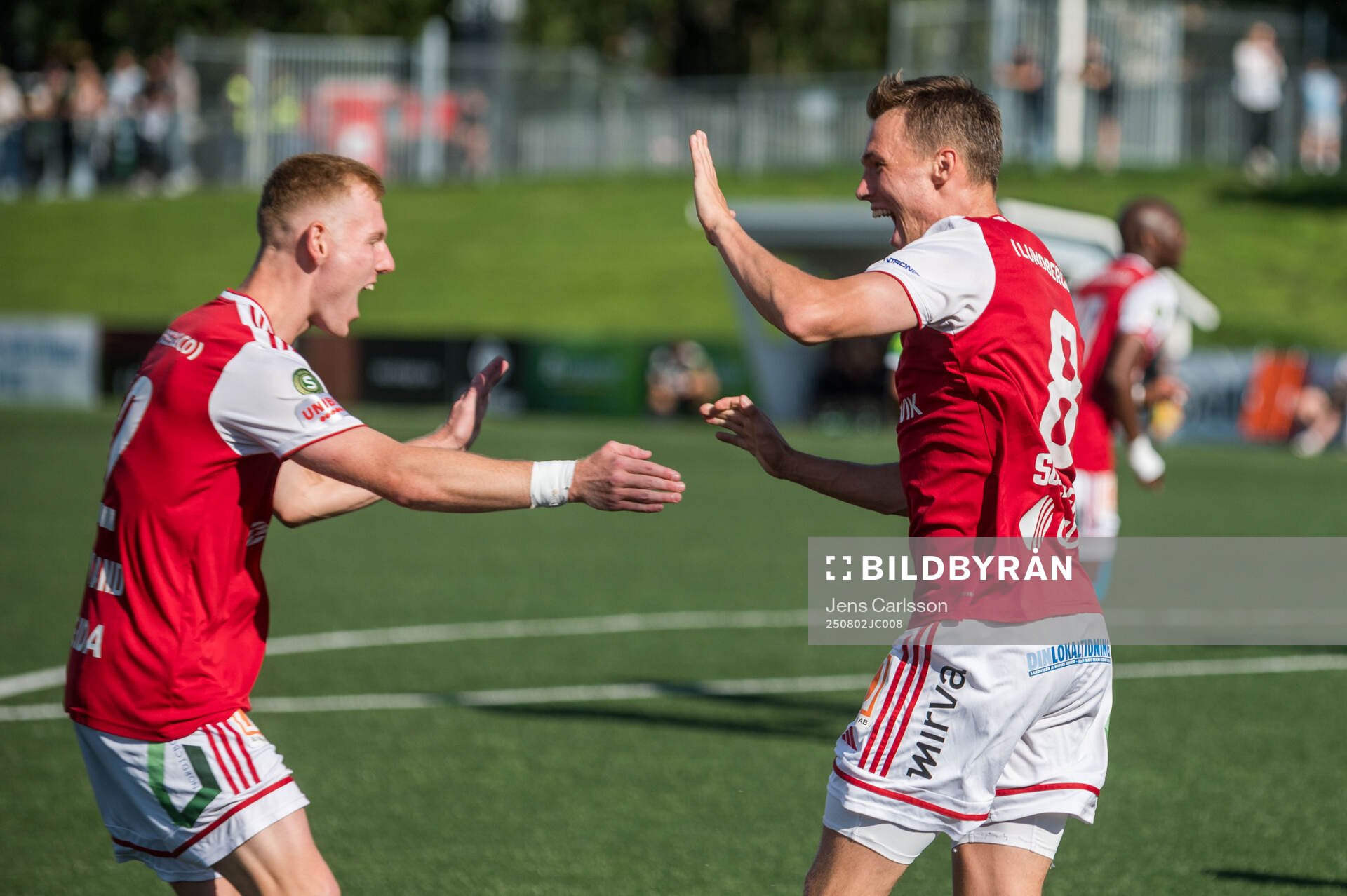 Sandvikens IFs Gustav Thörn och Daniel Söderberg jublar