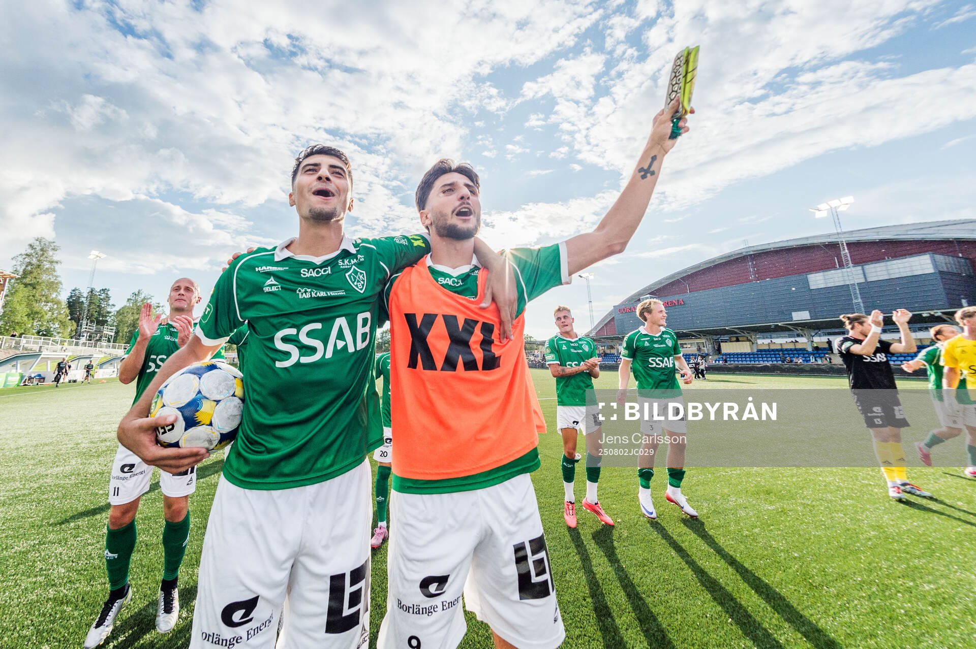 Brages Amar Muhsin och Filip Trpcevski jublar