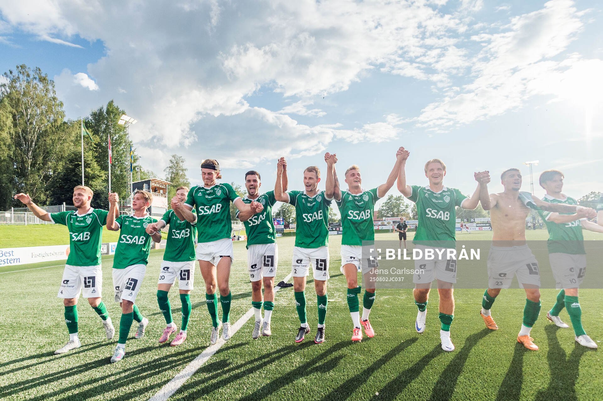 Brages spelare jublar