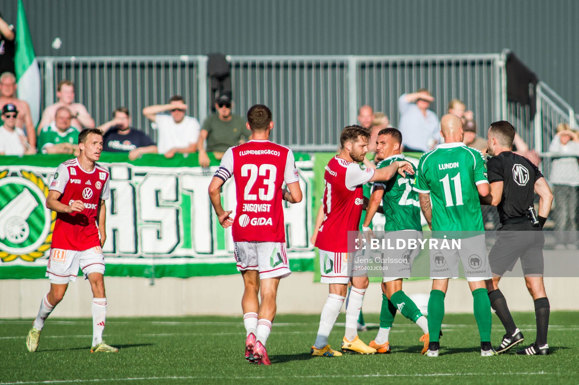 Sandvikens IFs Karl Bohm och Brages Noah Åstrand John i
