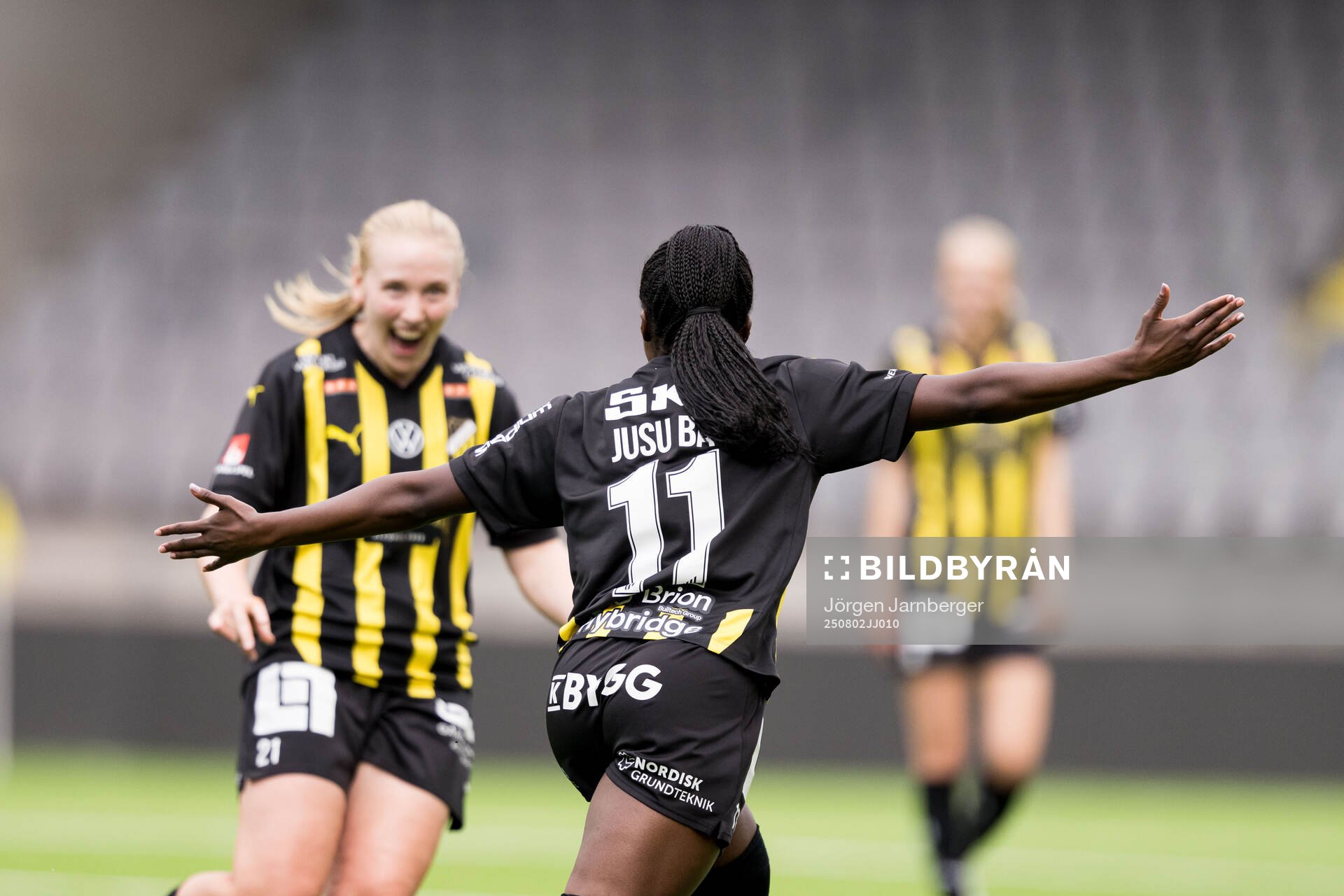 Häckens Monica Jusu Bah jublar