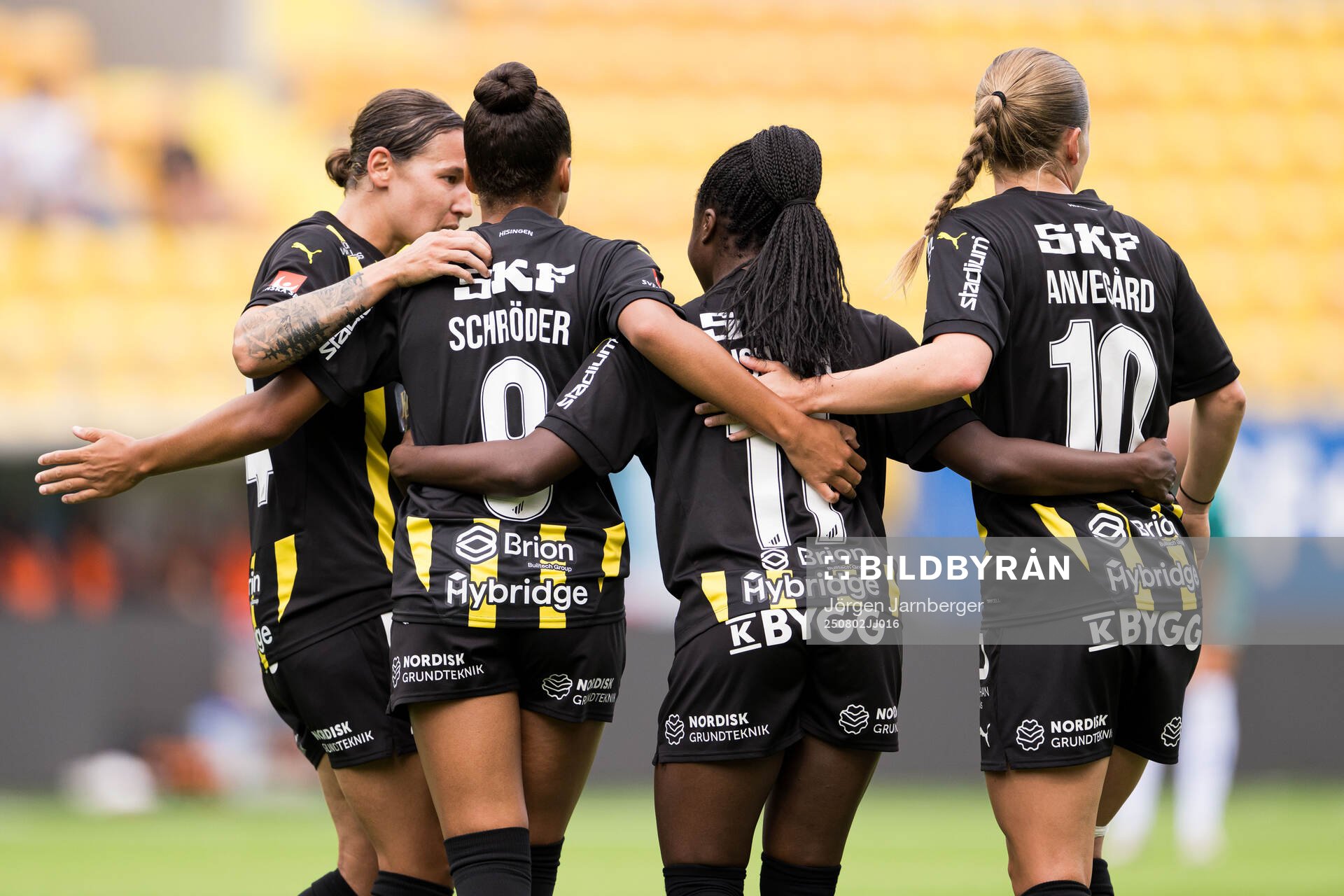 Häckens Felicia Schröder jublar