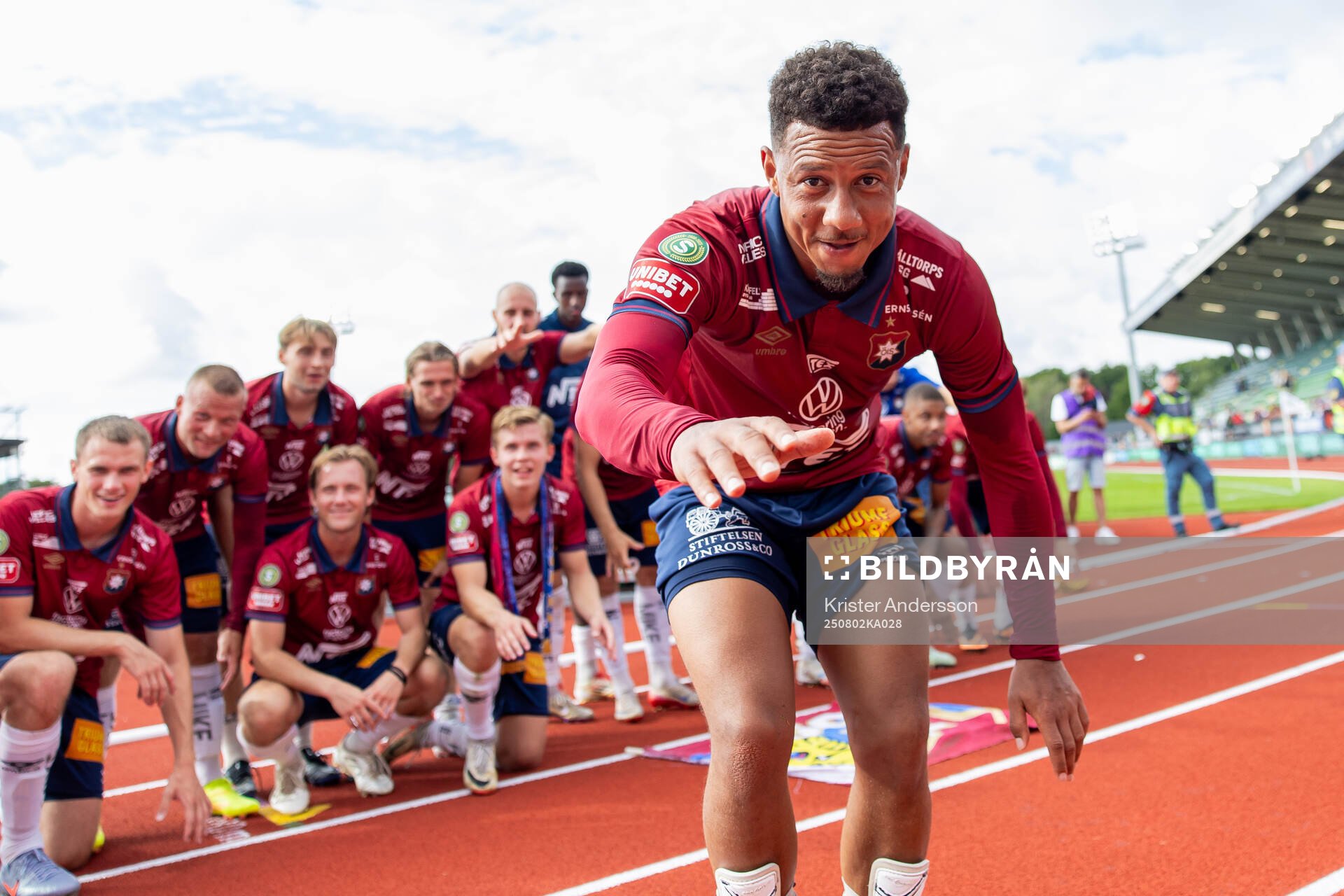 Örgrytes Tobias Sana jublar