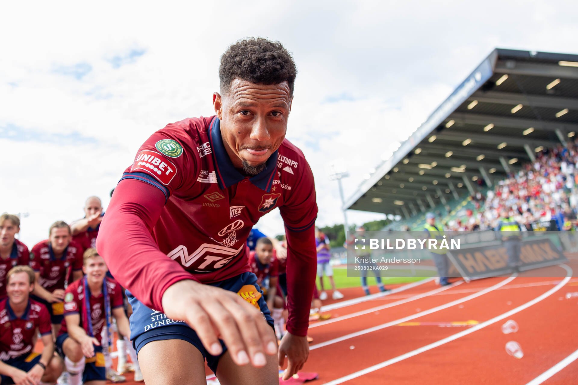 Örgrytes Tobias Sana jublar