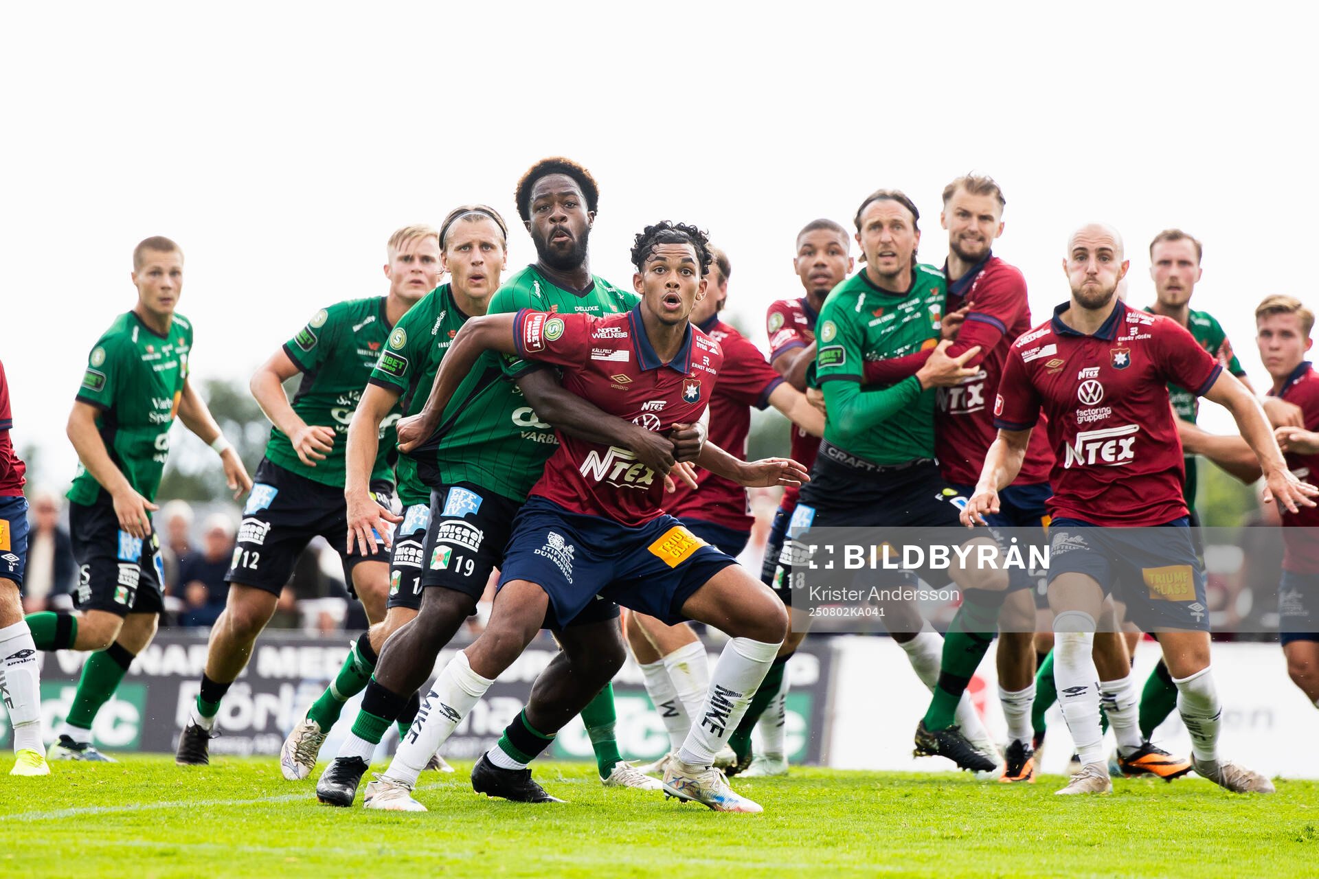 Varbergs Kevin Appiah Nyarko och Örgrytes Waylon Ramon
