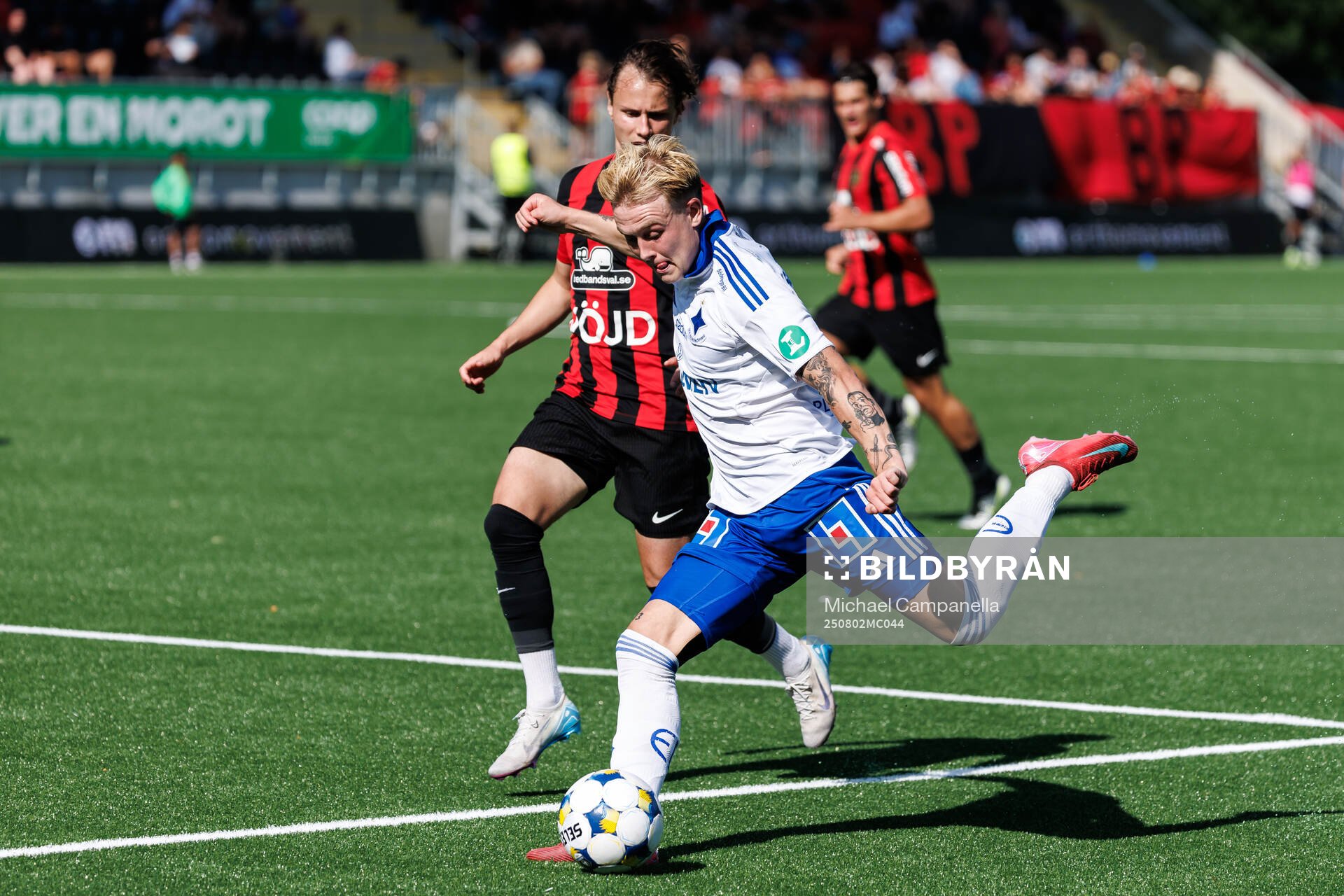 Brommapojkarnas Alex Timossi Andersson och IFK Norrköpings