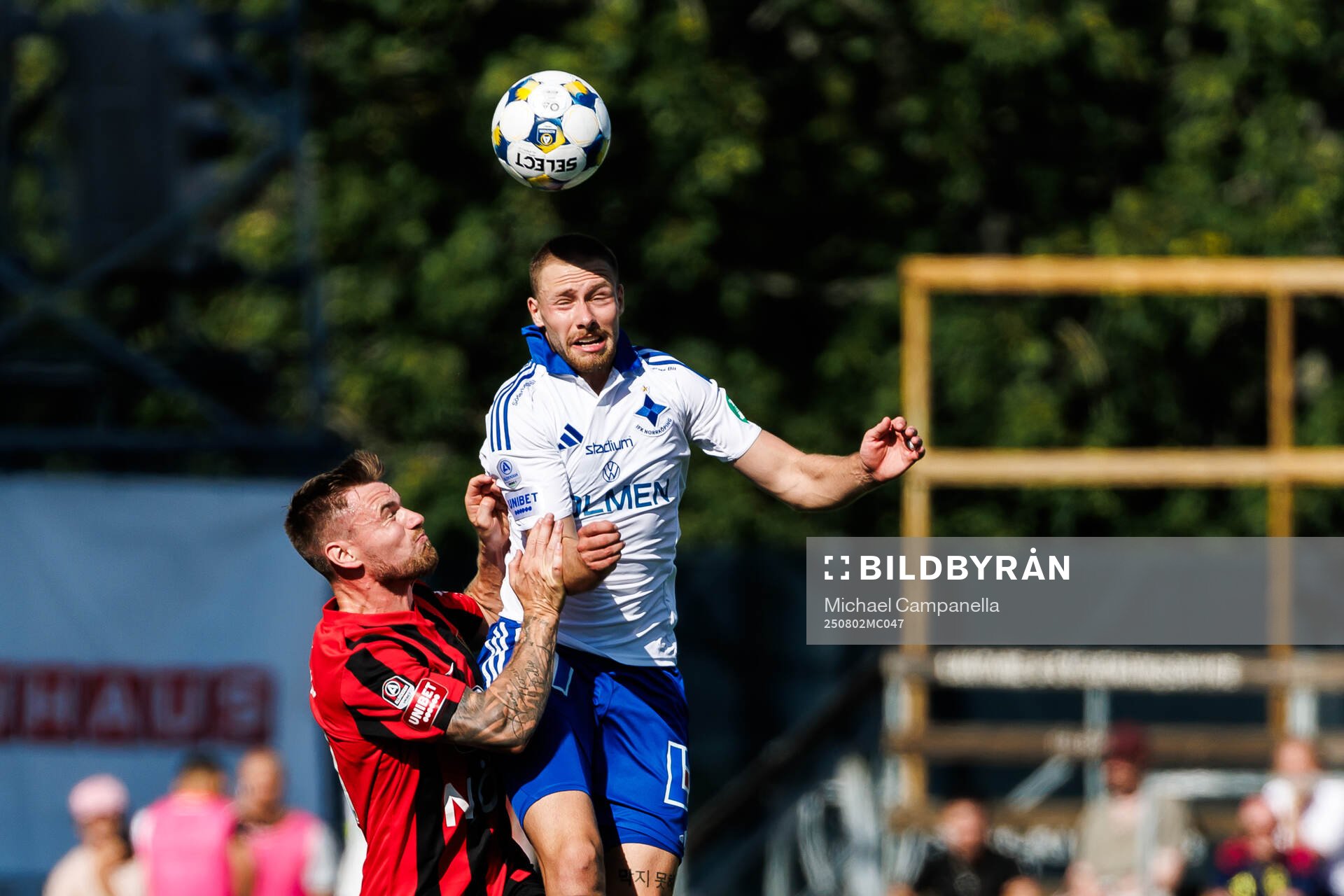 Brommapojkarnas Rasmus Örqvist  och IFK Norrköpings Kevin