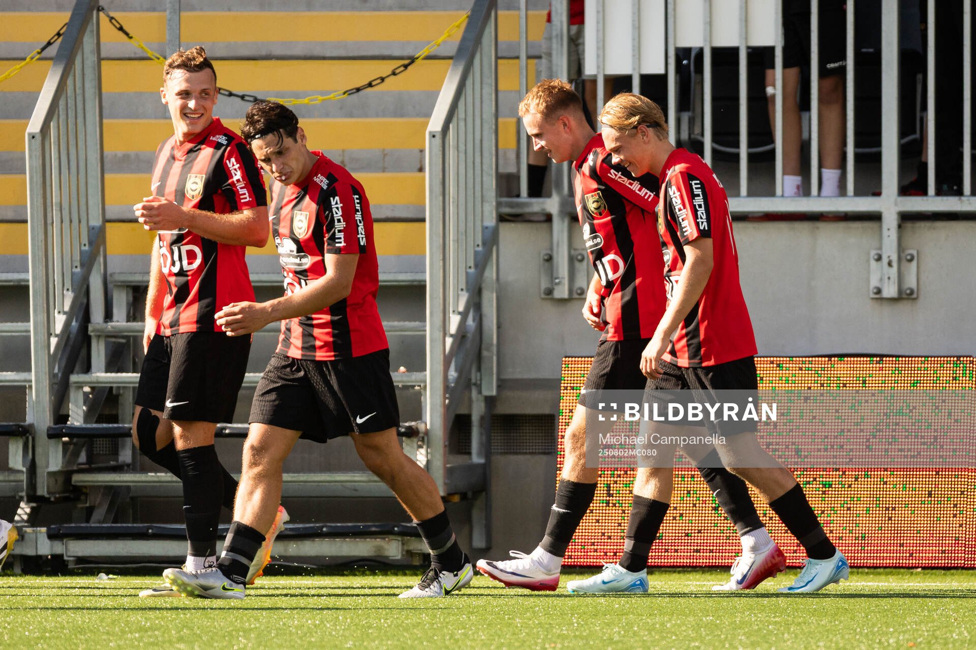 Brommapojkarnas Victor Lind jublar