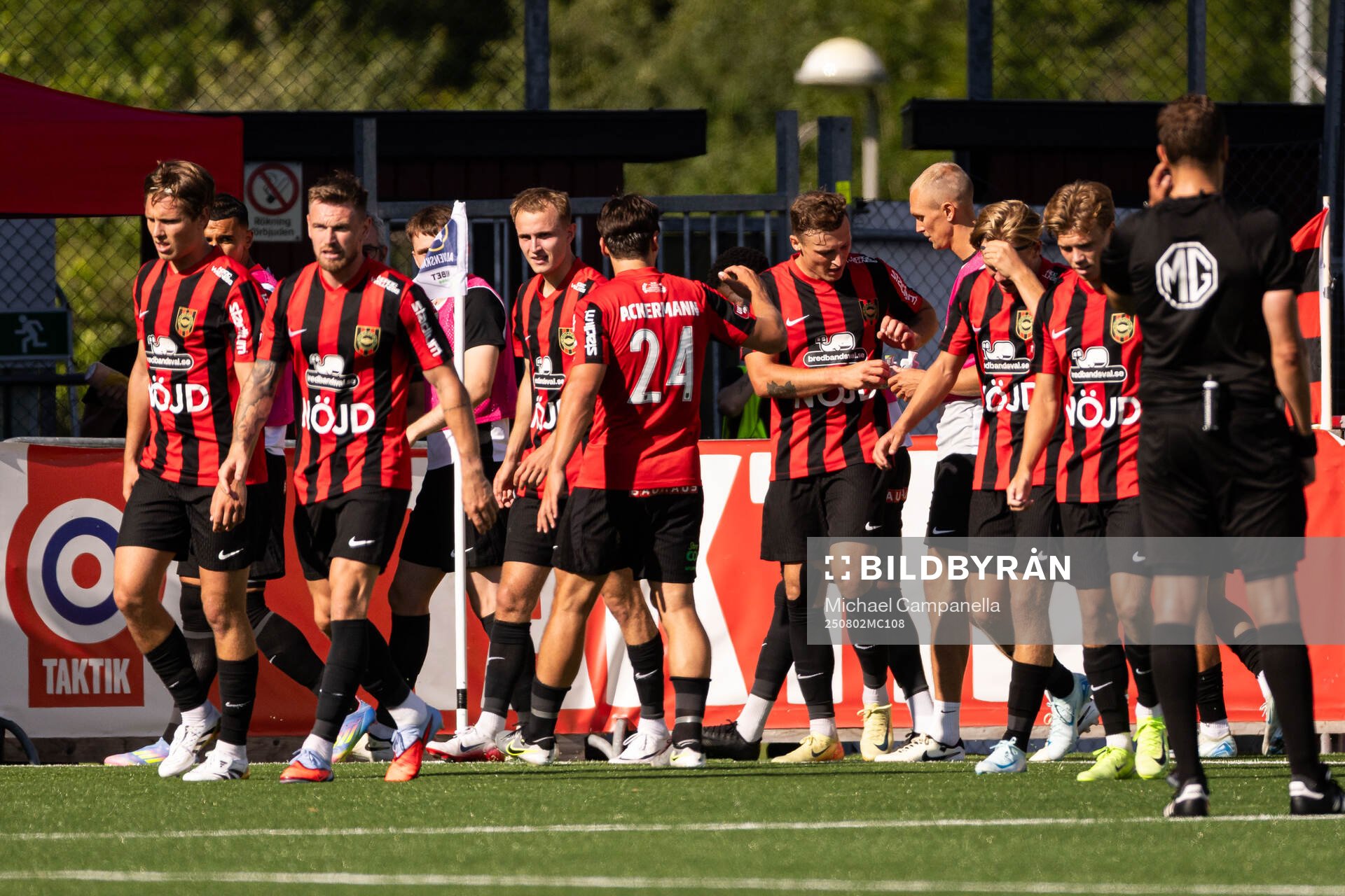 Brommapojkarnas Adam Skanning Jakobsen jublar med
