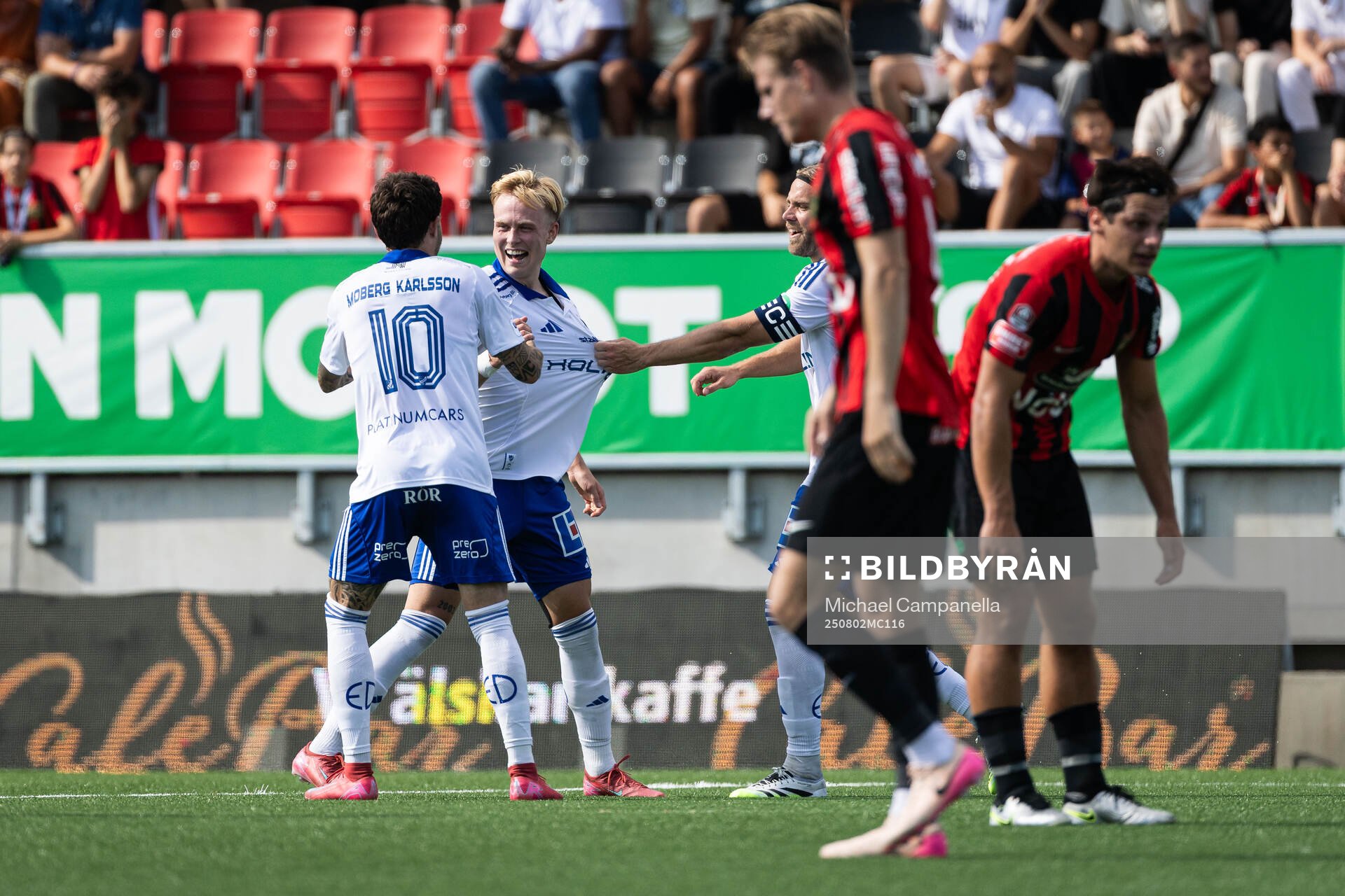 IFK Norrköpings Isak Andri Sigurgeirsson jublar med David