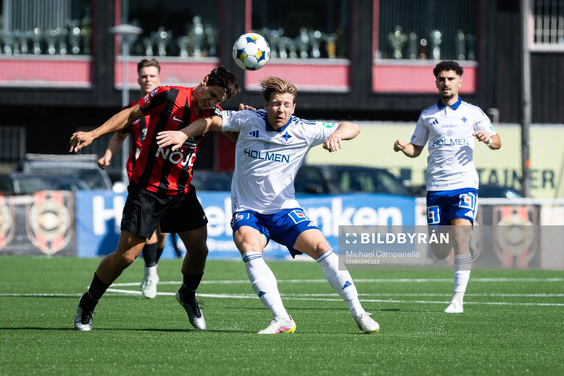 Brommapojkarnas Kevin Ackermann och IFK Norrköpings Isak