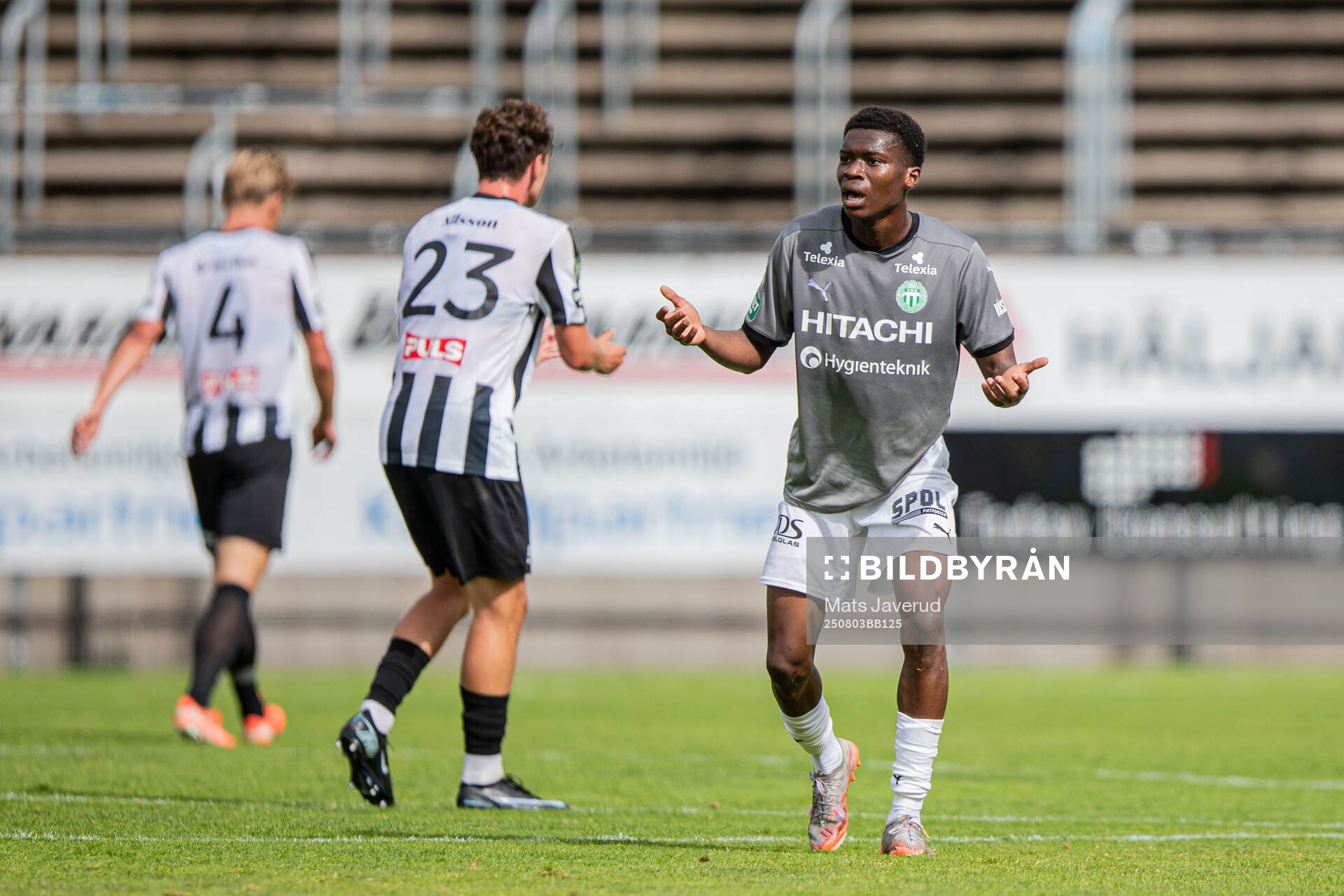 Landskronas Max Nilsson och Västerås Mamadou Ousmane