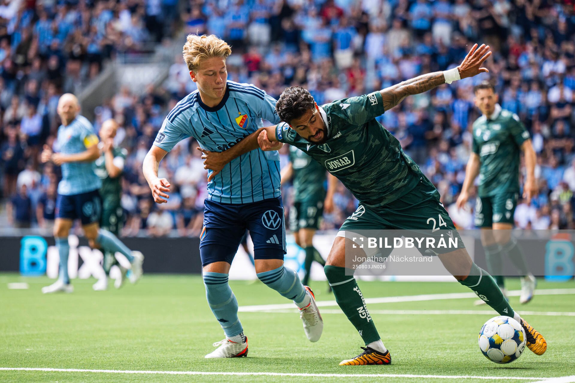 Djurgårdens Theo Bergvall och Halmstads Rami Kaib