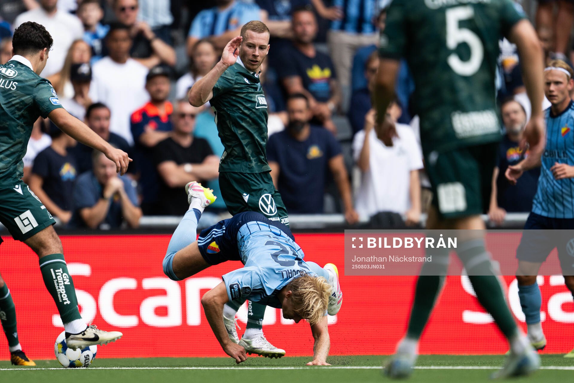 Djurgårdens Theo Bergvall och Halmstads Gisli Eyjolfsson