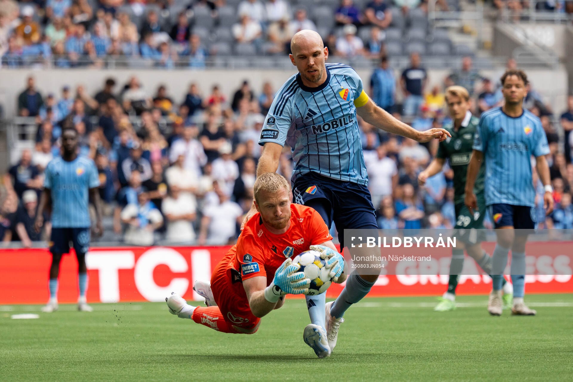Halmstads målvakt Tim Erlandsson och Djurgårdens Marcus