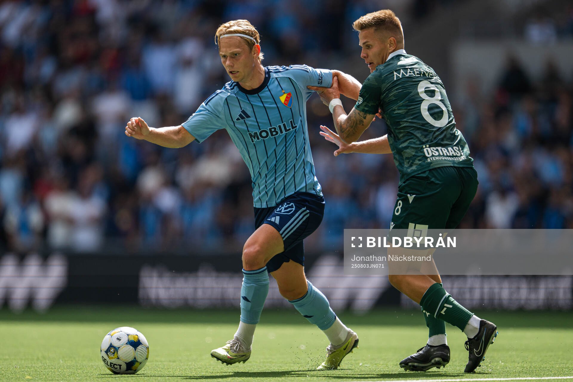 Djurgårdens Tobias Gulliksen och Halmstads Niilo Mäenpää