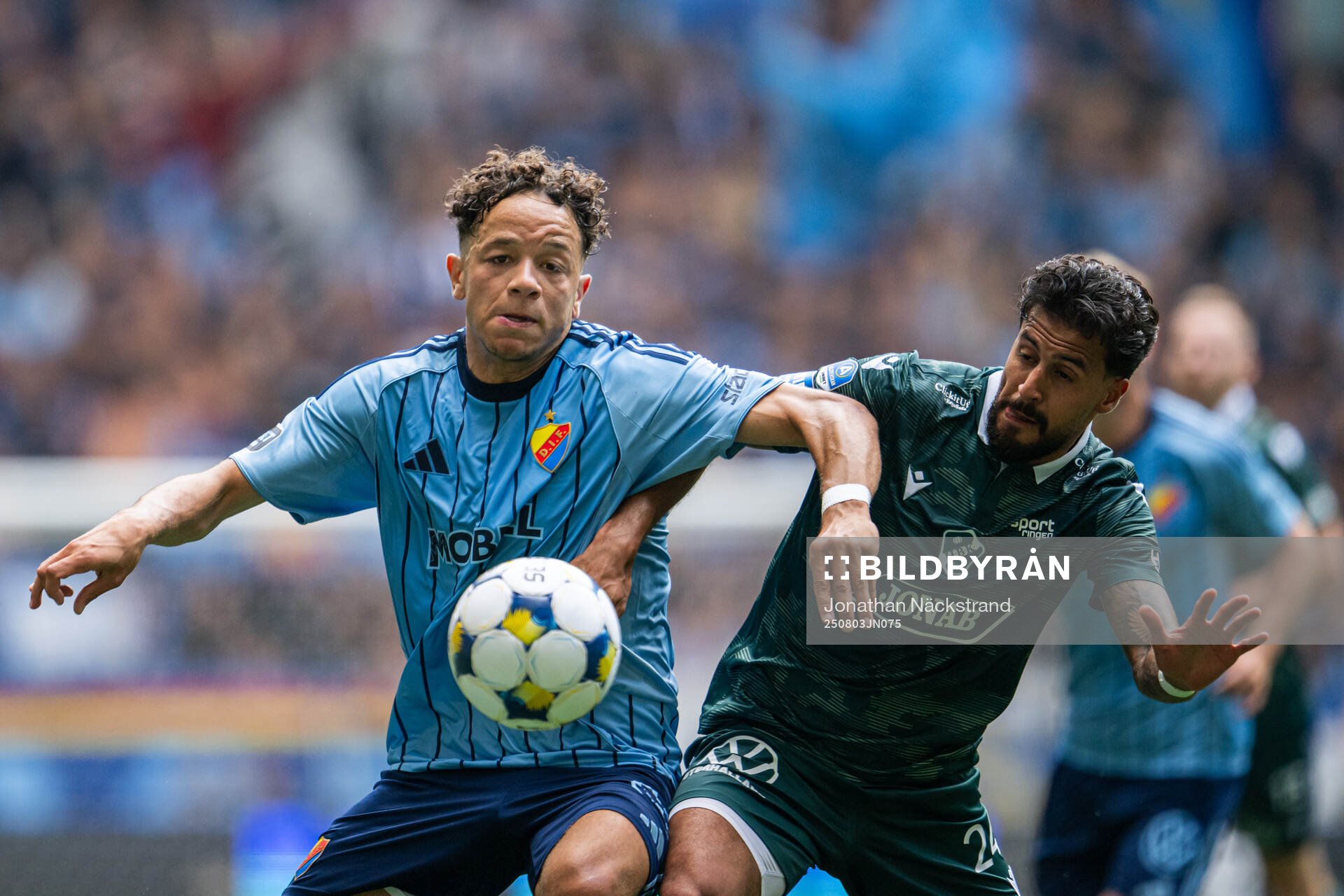 Djurgårdens Mikael Anderson och Halmstads Rami Kaib