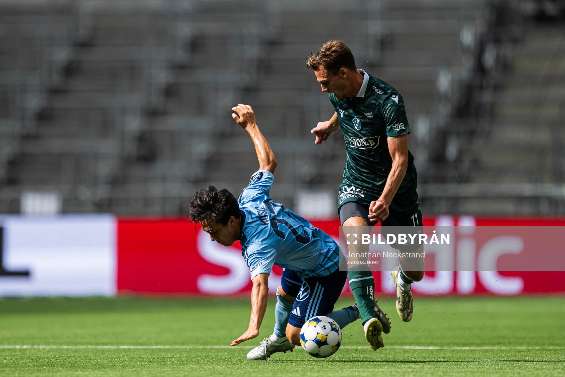 Djurgårdens Keita Kosugi och Halmstads Villiam Granath