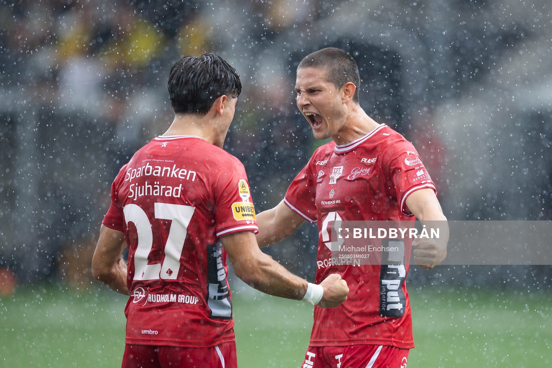 Elfsborgs Besfort Zeneli och Rasmus Wikström jublar